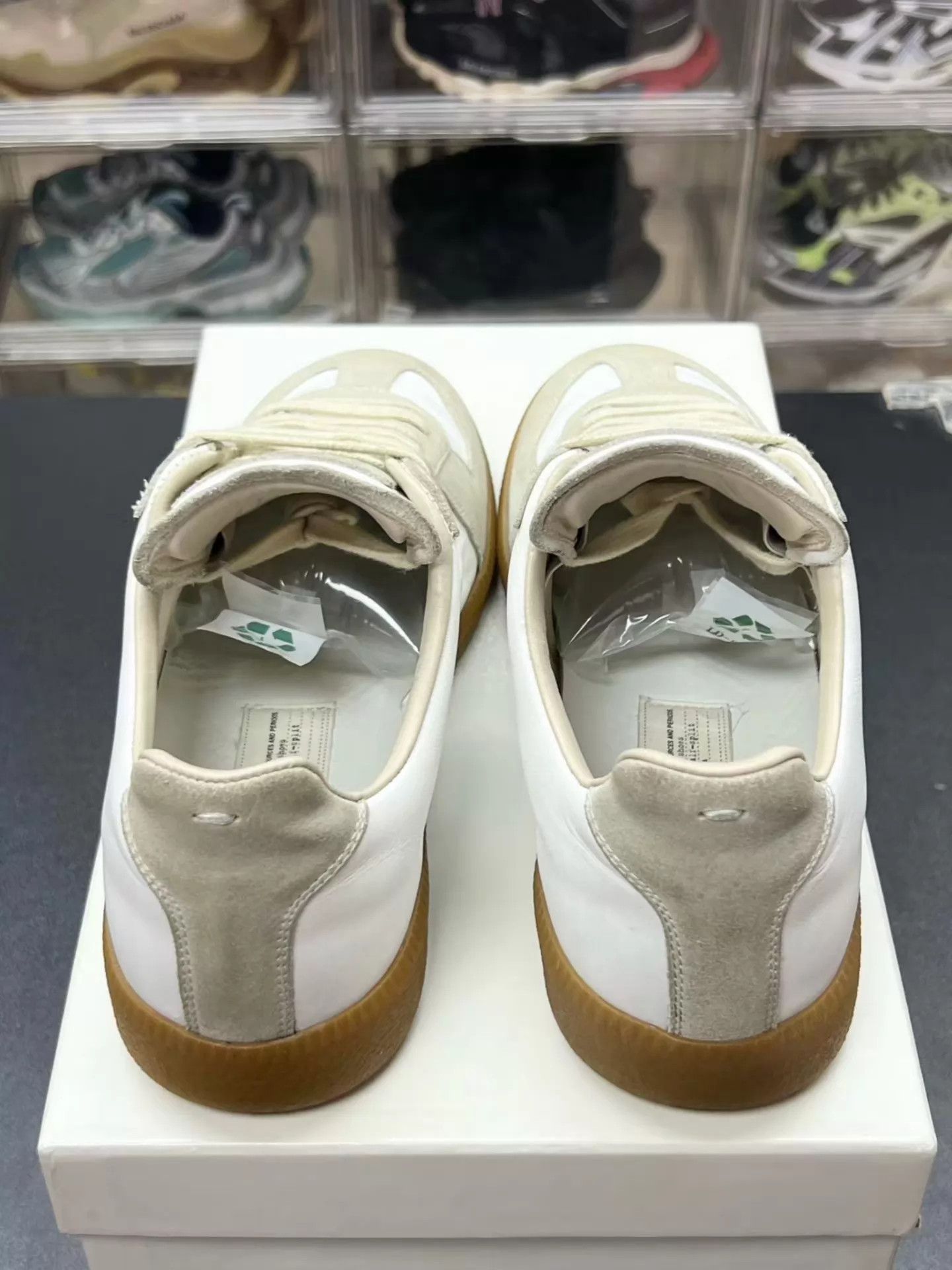 Maison Margiela Maison Margiela Gray/White Low Top Sneaker 40 EU Size US 7 / EU 40 - 7 Thumbnail
