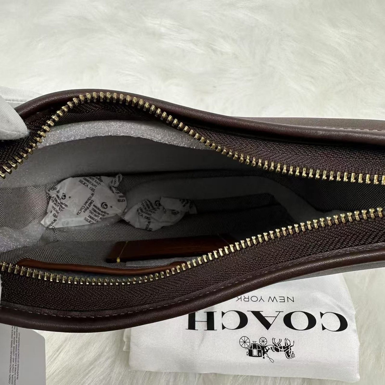 Coach Coach Curve Zip Bag Shoulder Bag In Leather/Gold/Maple CAF11 Size ONE SIZE - 6 Thumbnail