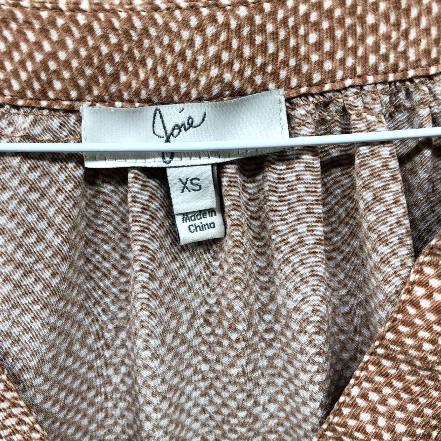 Joie Joie 100% Silk Blouse Womens XS Beige Tank Split Neck 3/4 Cinch Sleeve V-Neck Silk Blouse Women XS Beige Casual Flower Sleeve 3/4 Womens Joie Blouse Size XS / US 0-2 / IT 36-38 - 6 Thumbnail