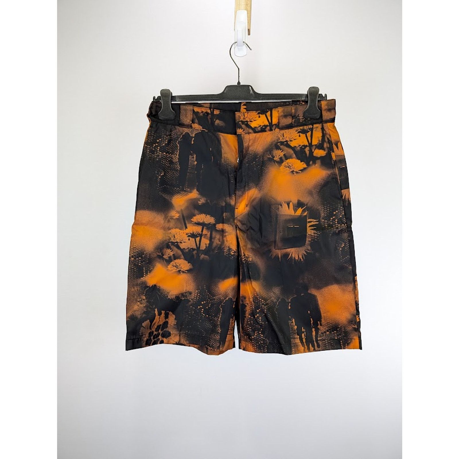 Prada o1rshd1 Re-Nylon Human Pantalone Shorts in Arancio Size US 34 / EU 50 - 3 Thumbnail
