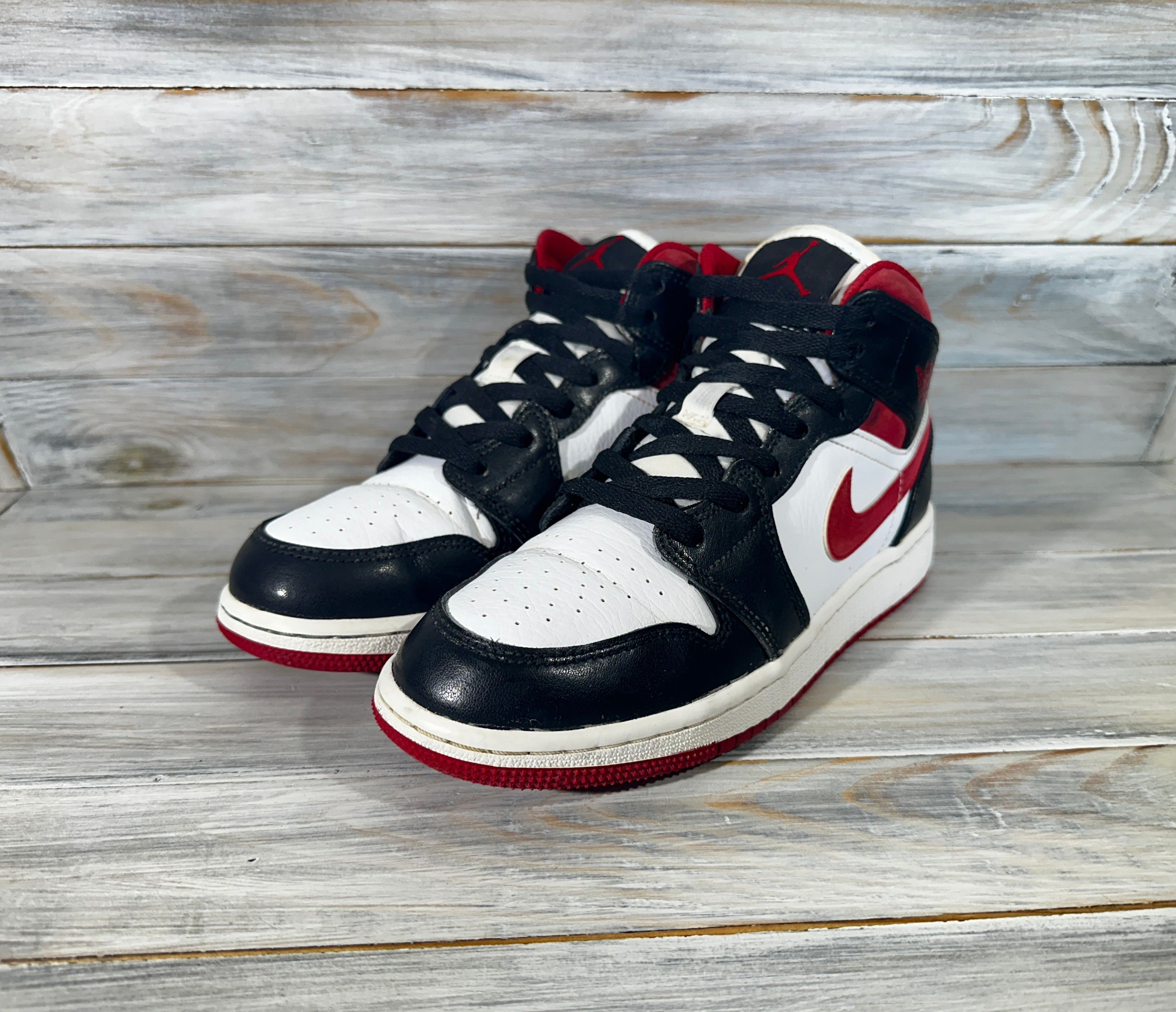 Jordan Brand Nike Air Jordan 1 Mid "White/Gym Red" Young Sneakers Casual Size US 5 / EU 37 - 6 Thumbnail