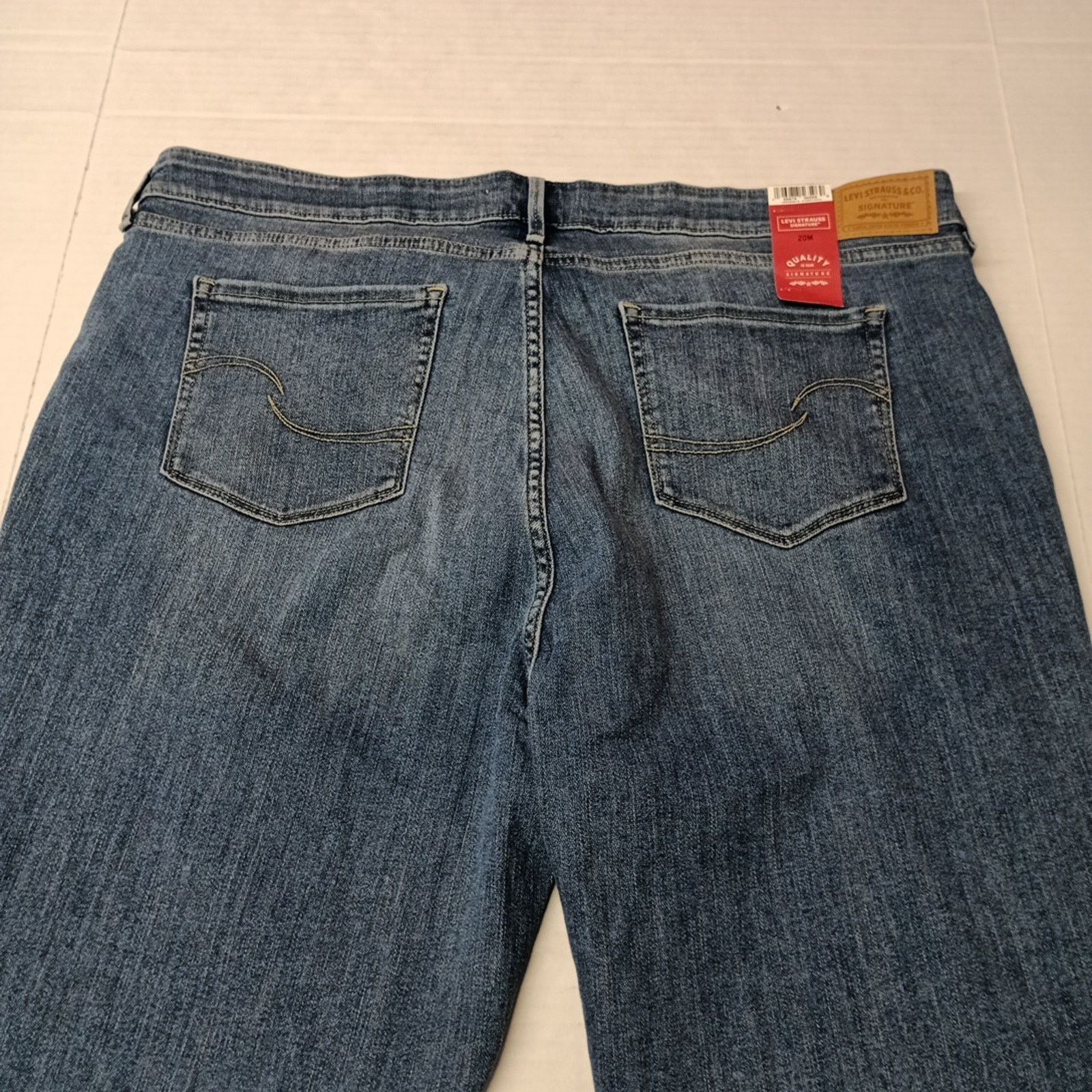 Levi's Levi Mid Rise Straight Jeans Women's Size 20M 35x30 Blue Size 42" / US 20 - 8 Thumbnail