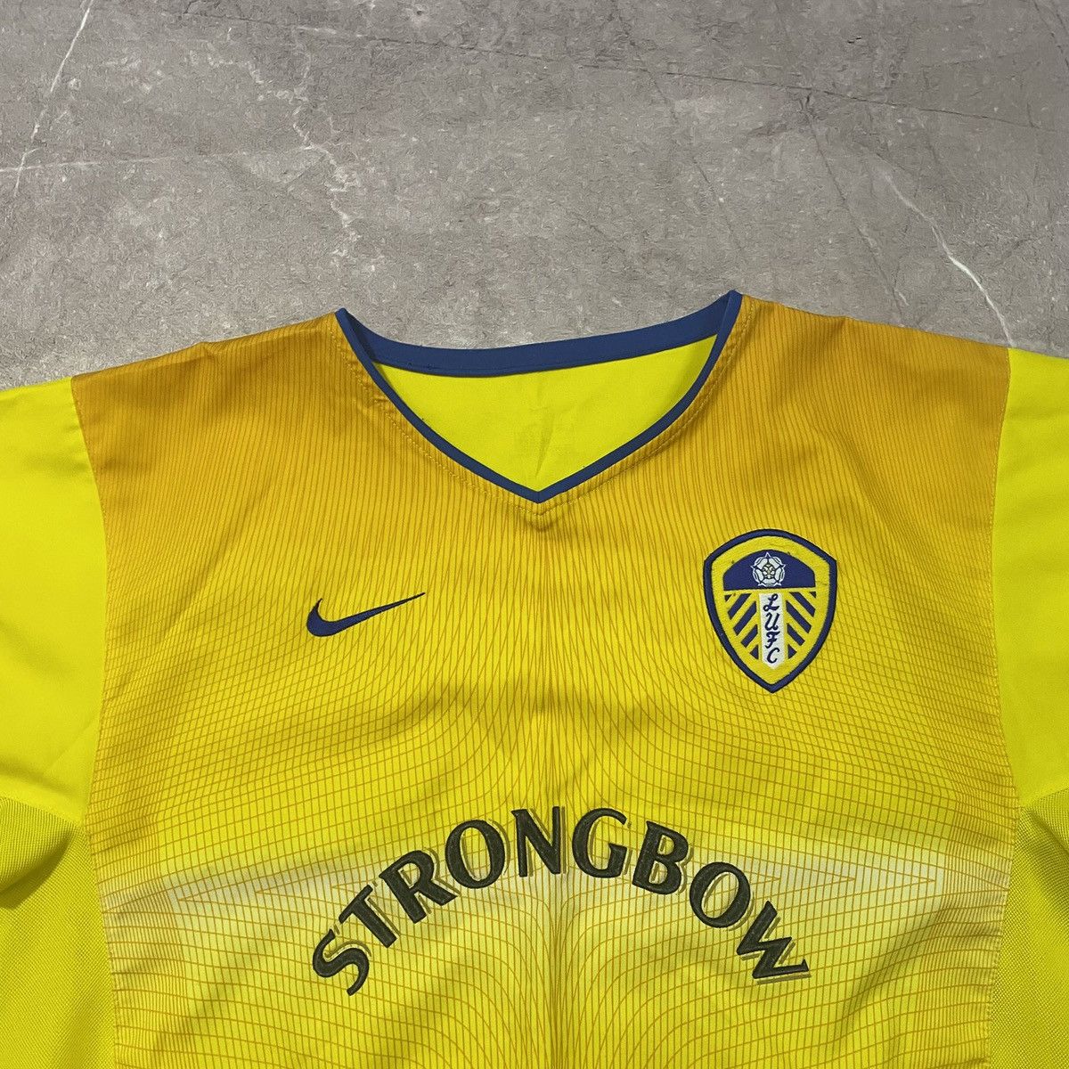 Nike VINTAGE NIKE LEEDS TEE SOCCER JERSEY STRONGBOW 00s Size US S / EU 44-46 / 1 - 4 Thumbnail