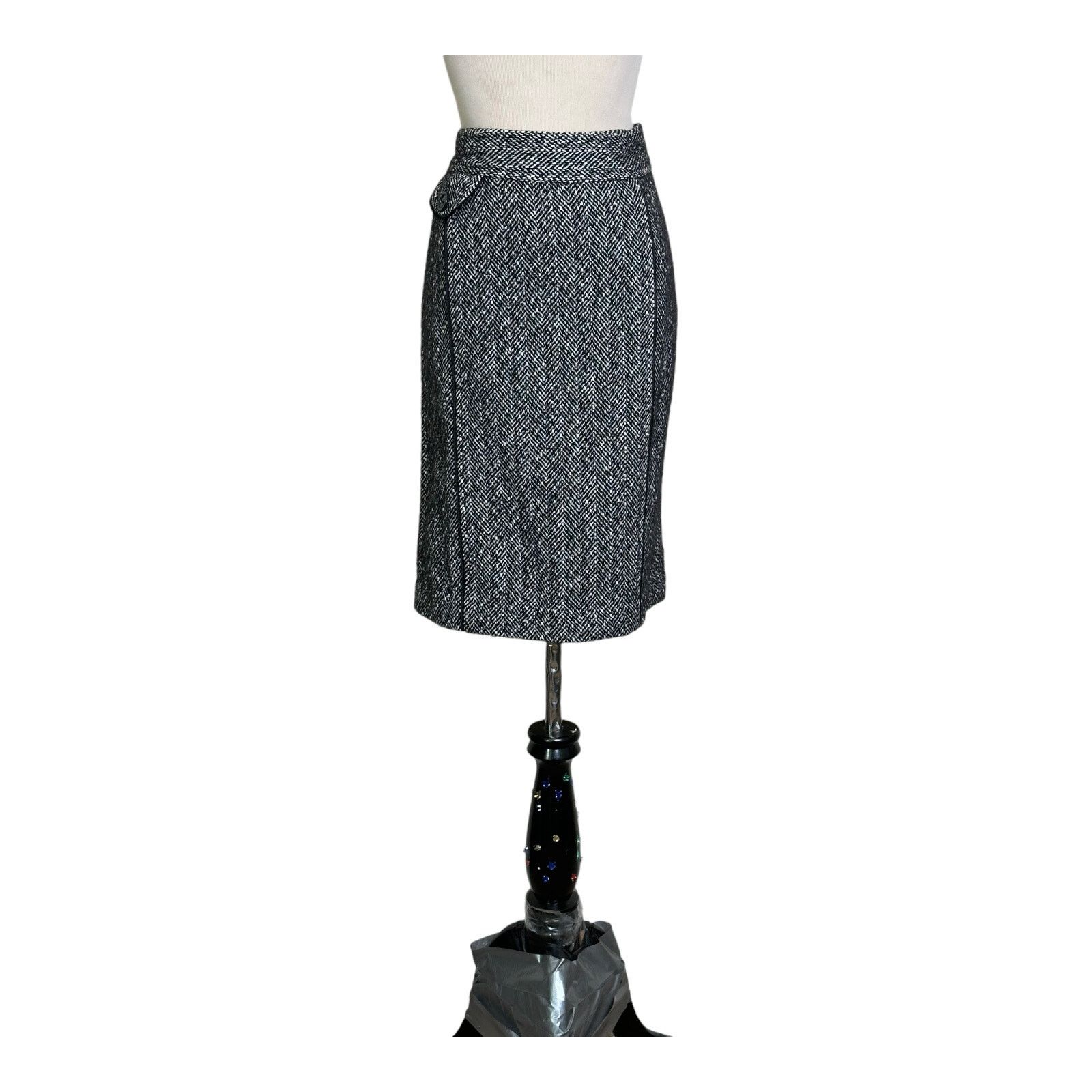 Ann Taylor Ann Taylor two tone chevron knit lined pencil skirt size 8 Size 33" - 1 Thumbnail
