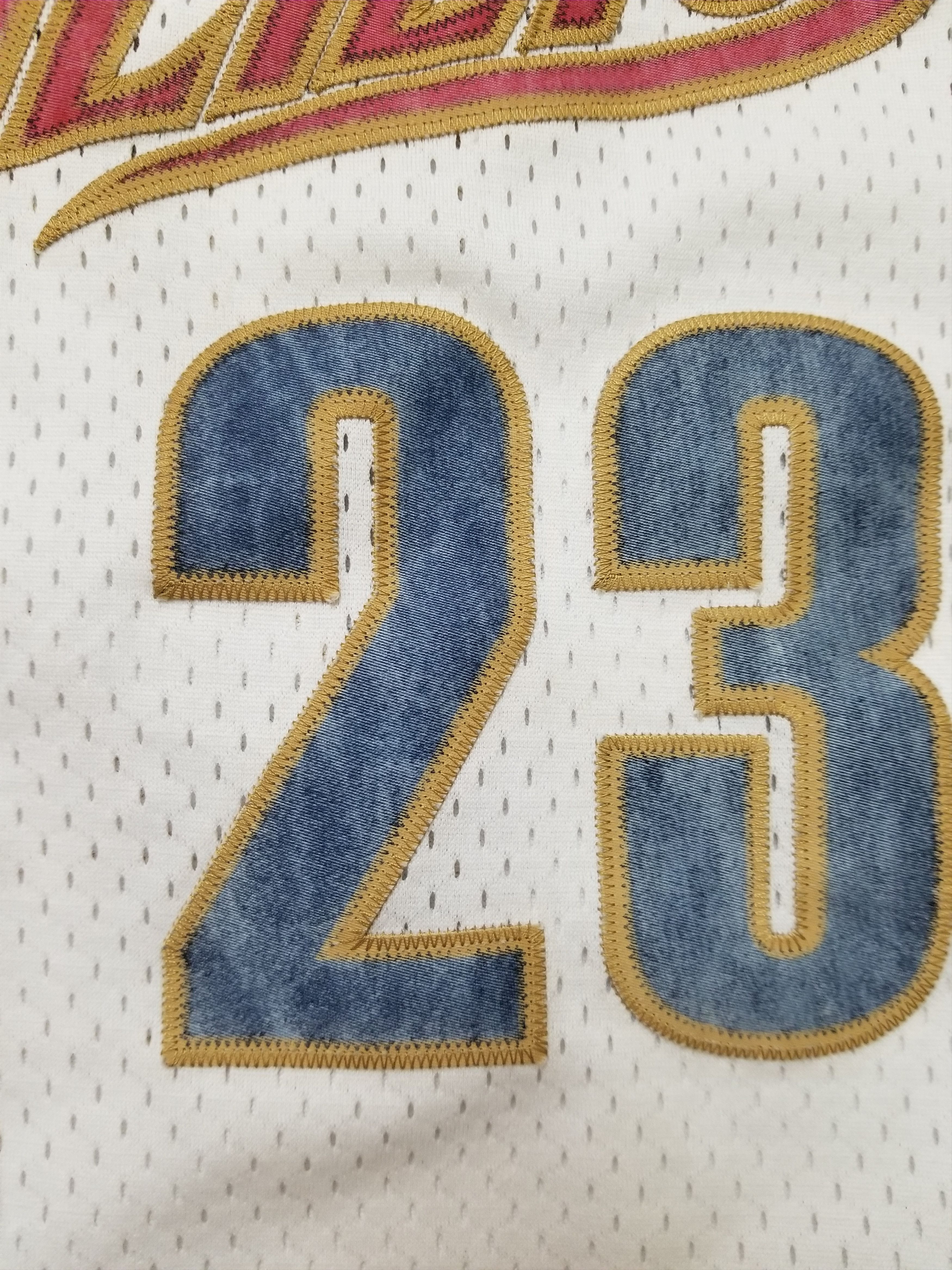 Nike Vintage NBA Cleveland Cavaliers LeBron James 23 Sewn Jersey Size US L / EU 52-54 / 3 - 9 Thumbnail