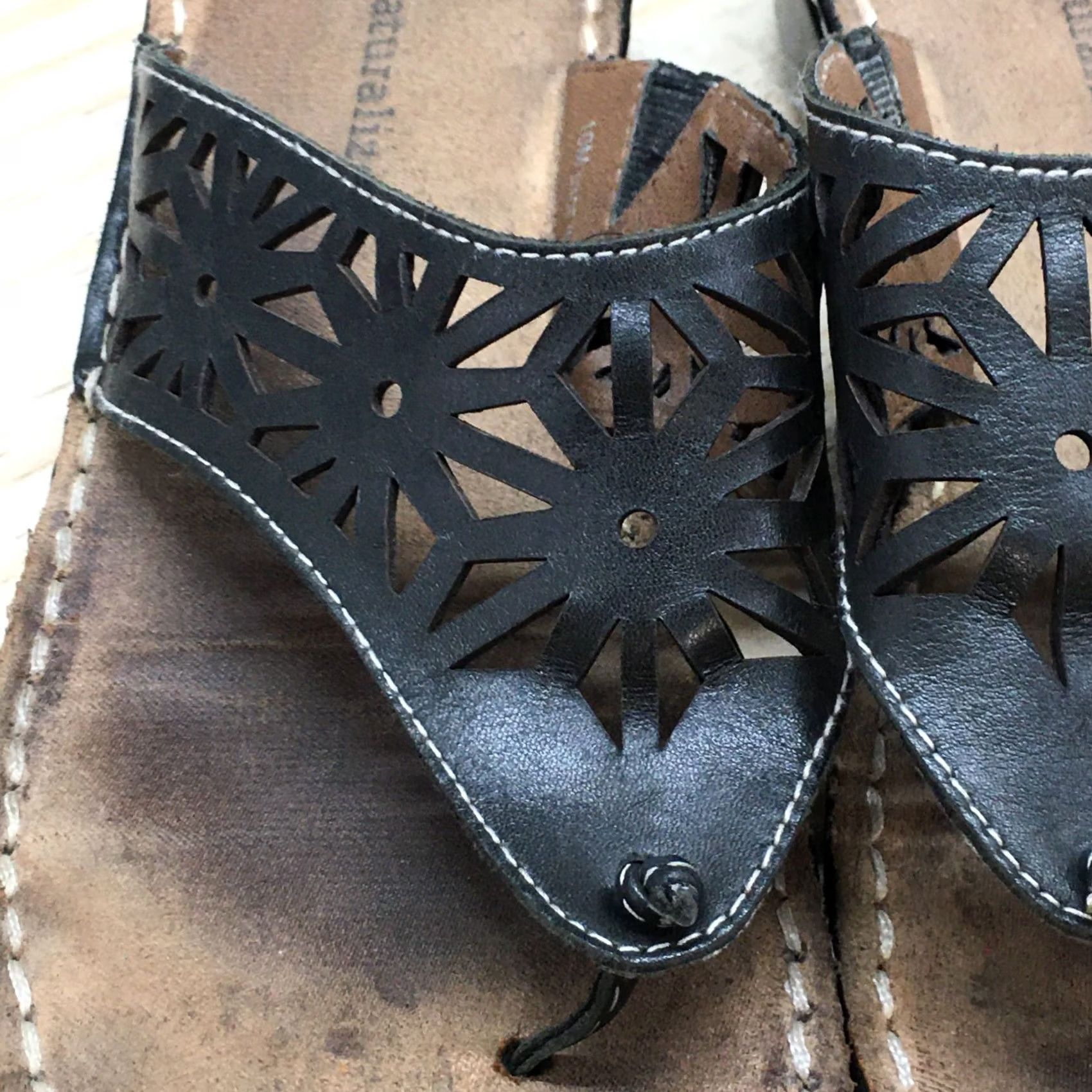 Naturalizer Naturalizer Sandals Women 10M Black Leather Cutout Thong Comfort Slip On Casual Shoe Cortout? Size US 10 / IT 40 - 6 Thumbnail