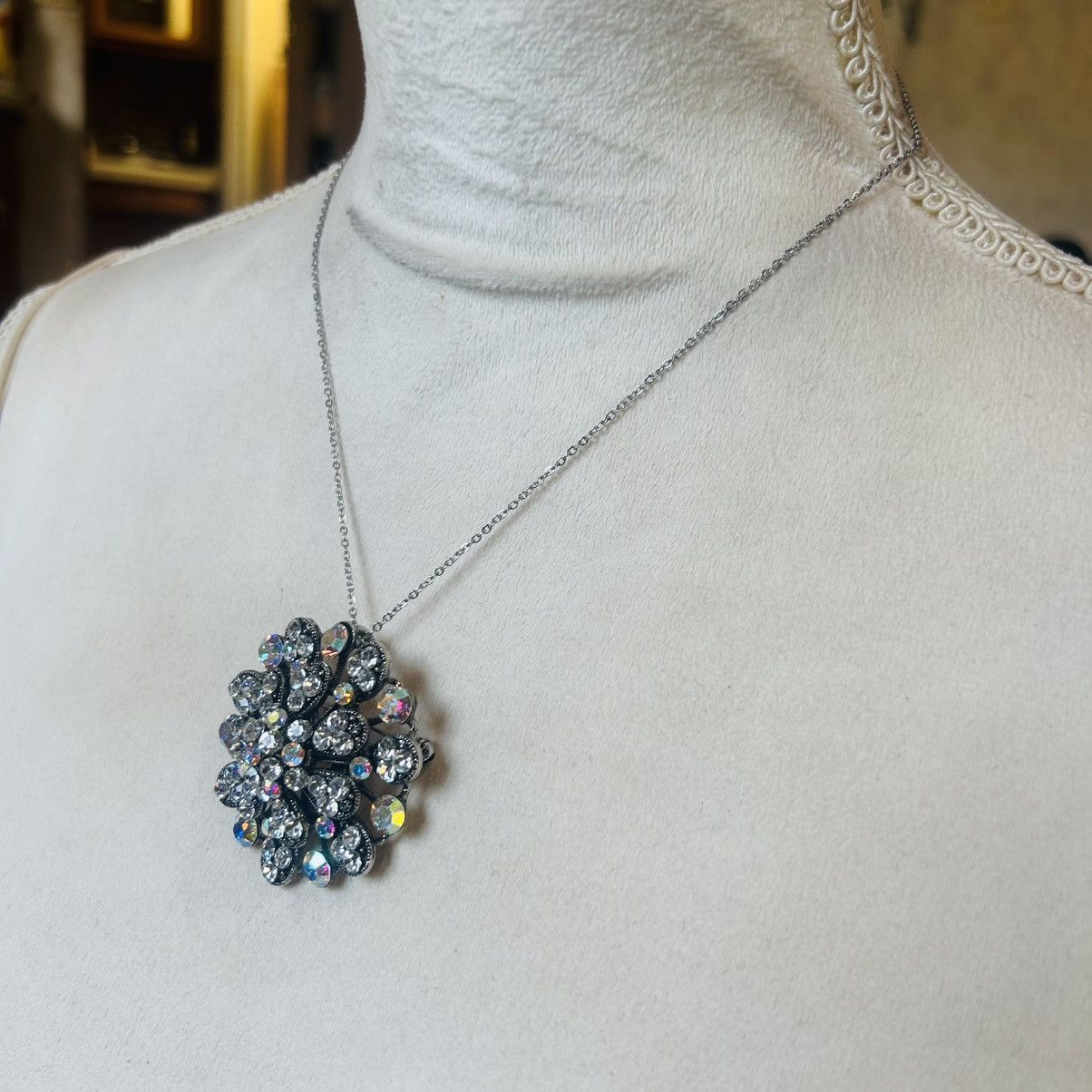 Vintage Vintage 70s-80s dome rhinestone aurora borealis necklace Size ONE SIZE - 9 Thumbnail
