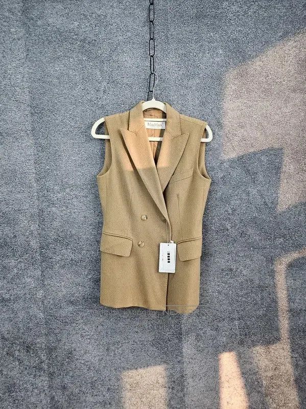 Max Mara MaxMara Khaki Wool Ladies Vest . Size S / US 4 / IT 40 - 1 Thumbnail