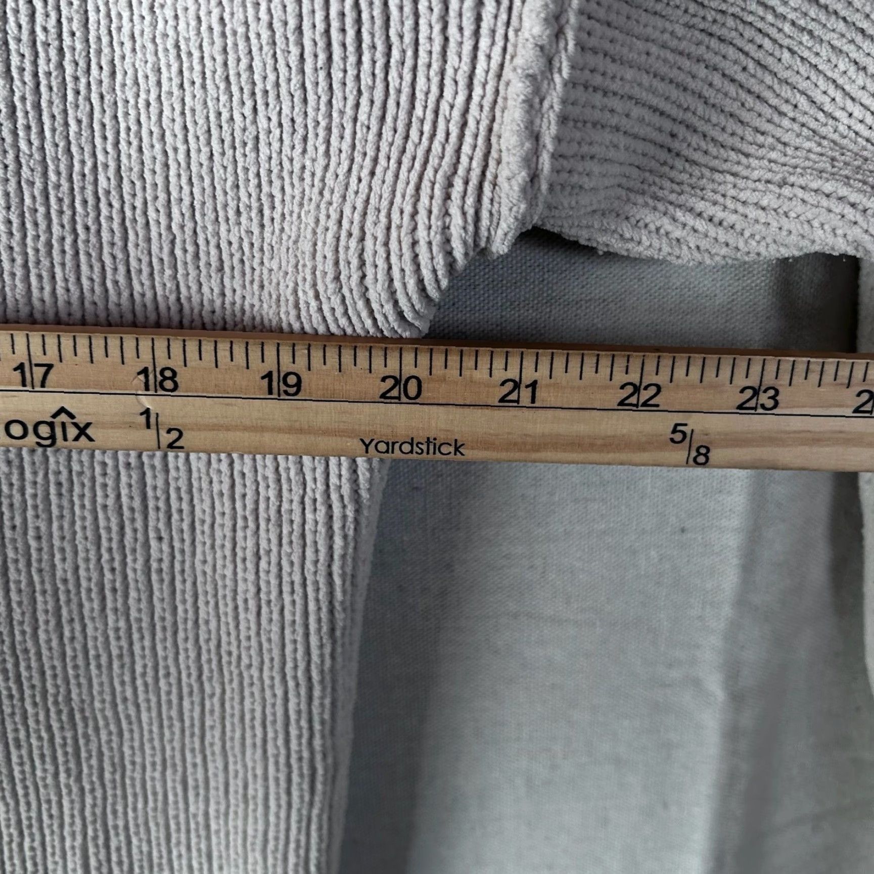 Abercrombie & Fitch Abercrombie & Fitch Cardigan Womens Beige Chenille Knit V-Neck Size S 90s Classic Solid Pocket Button Logo Sweater Size S / US 4 / IT 40 - 6 Thumbnail