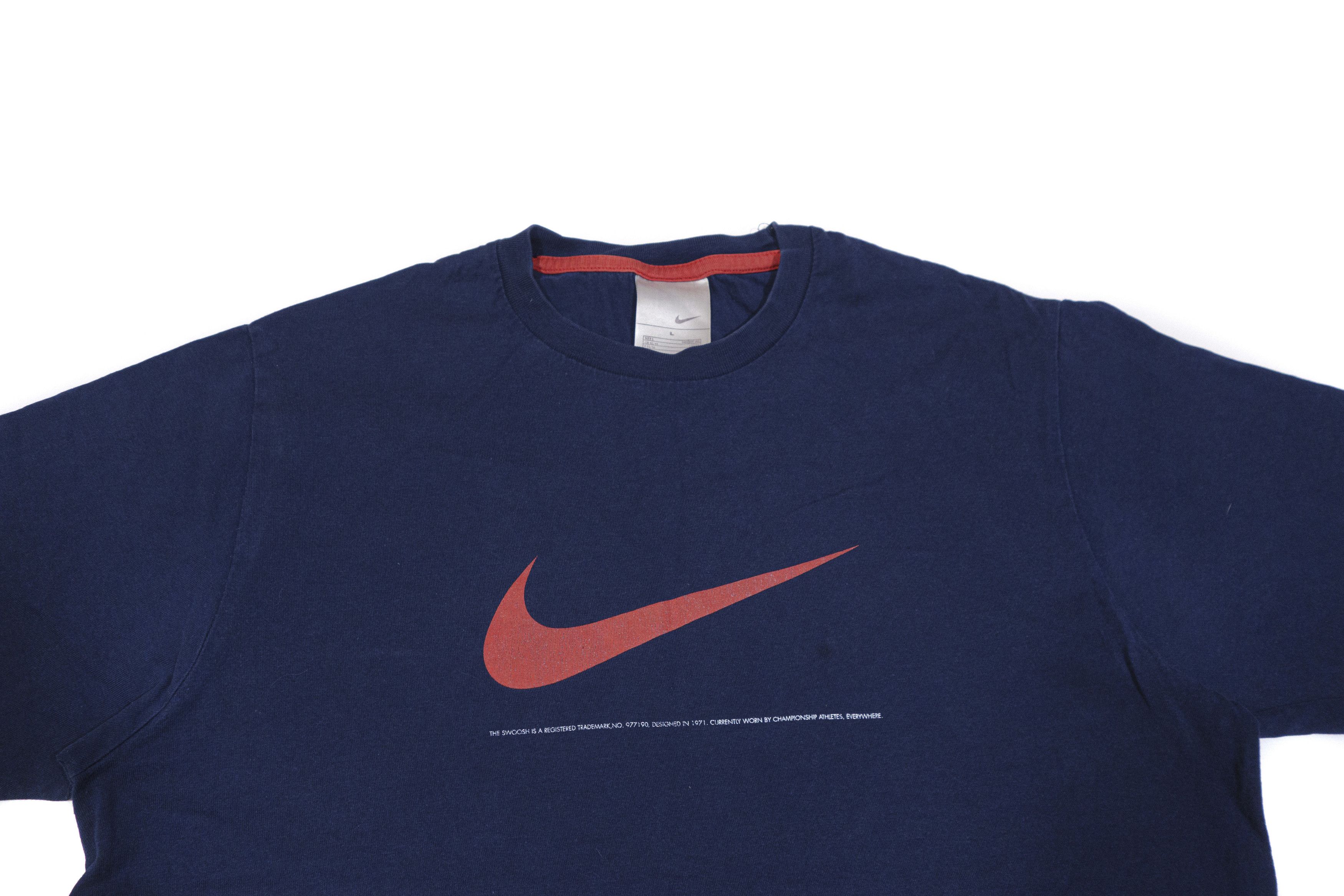 Nike 00S Swoosh Big Logo T-Shirt Size US L / EU 52-54 / 3 - 3 Thumbnail