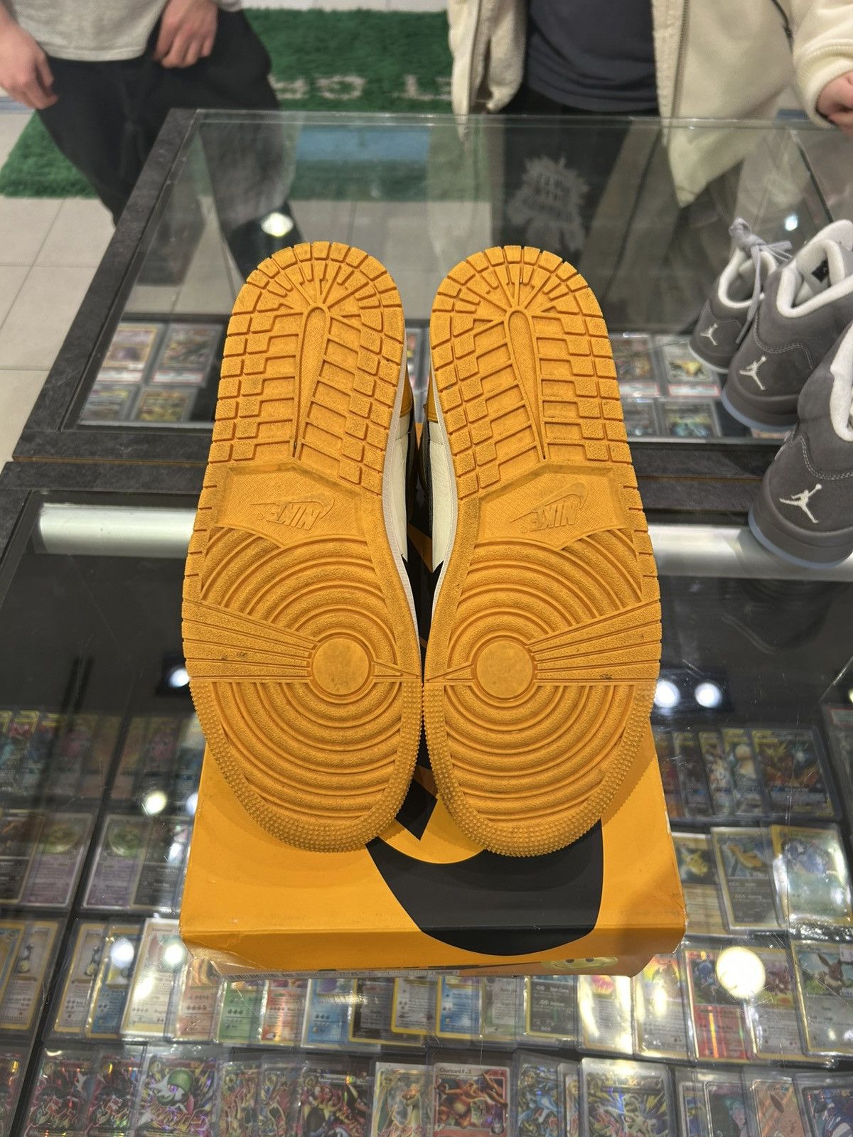 Jordan Brand Jordan 1 retro Taxi 2022 Size US 8 / EU 41 - 9 Thumbnail