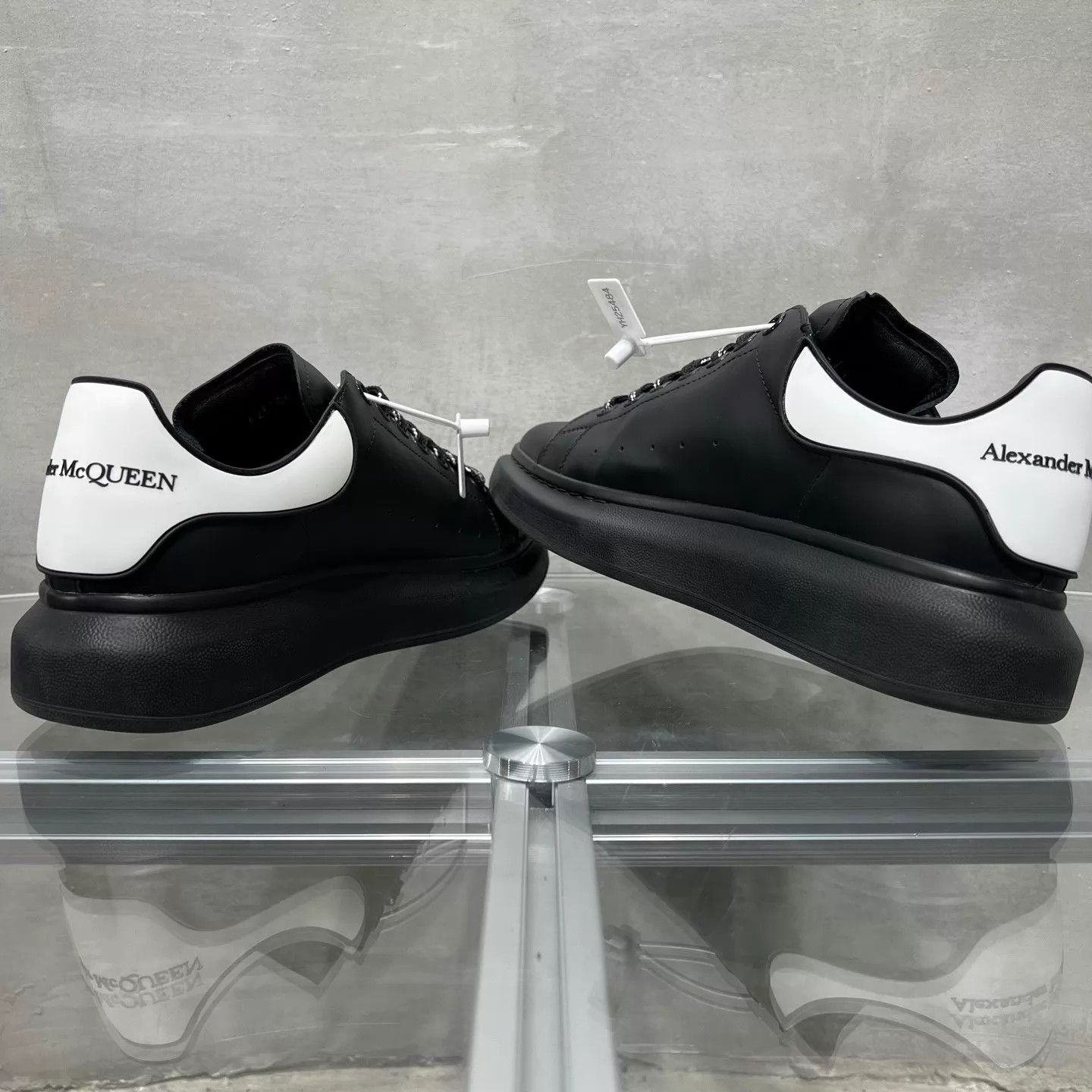 Alexander McQueen Alexander McQueen Black & White Sneakers Size 41 Size US 8 / EU 41 - 5 Thumbnail