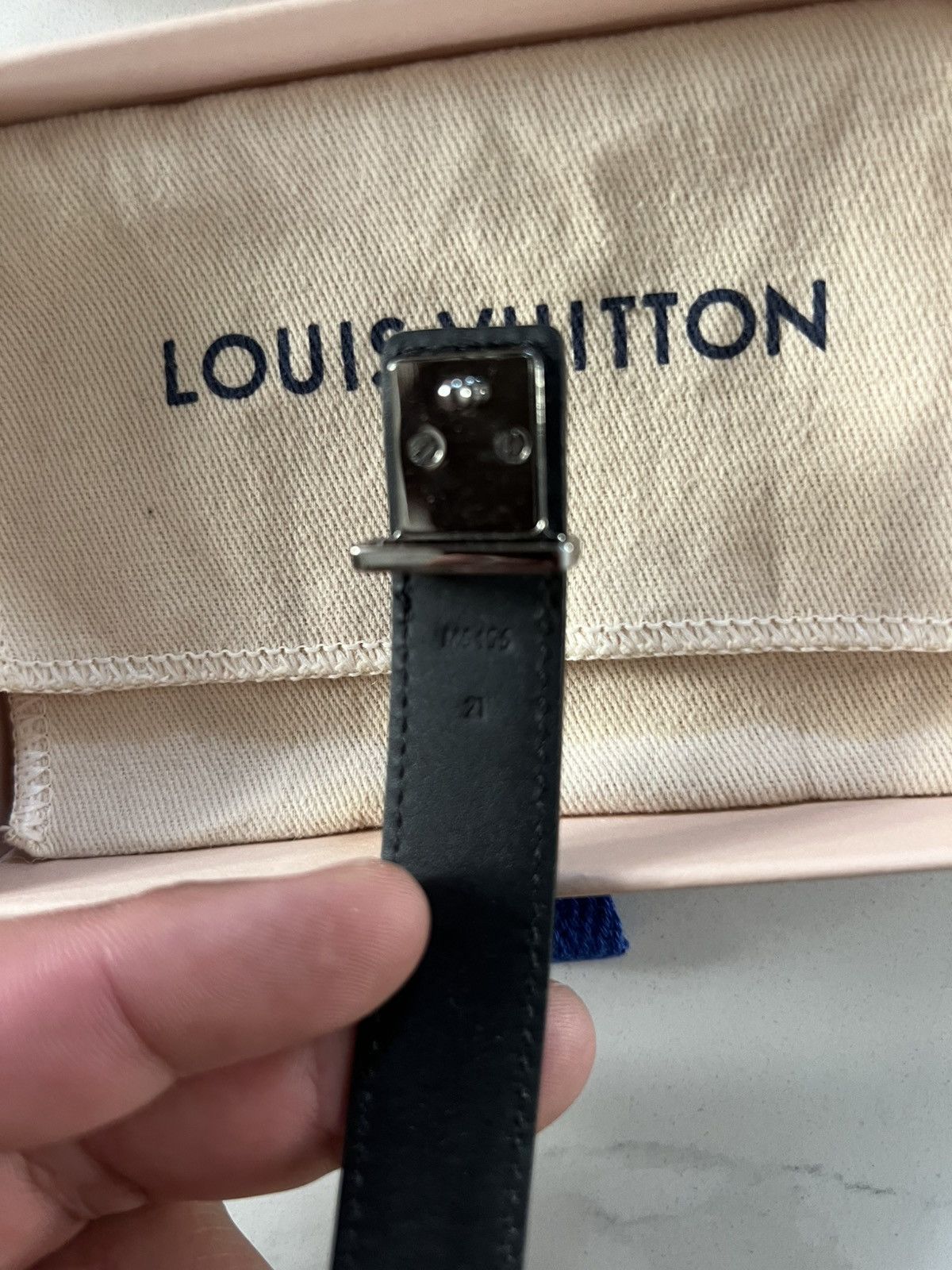 Louis Vuitton Louis Vuitton LV Slim Bracelet size 21 Size ONE SIZE - 3 Thumbnail