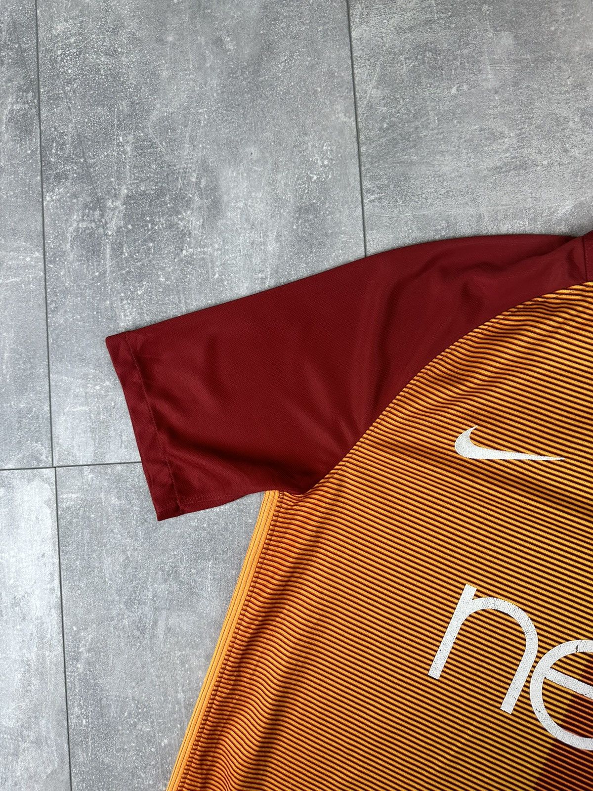 Nike Nike Galatasaray 2016/17 Home Soccer Jersey Size US M / EU 48-50 / 2 - 4 Thumbnail