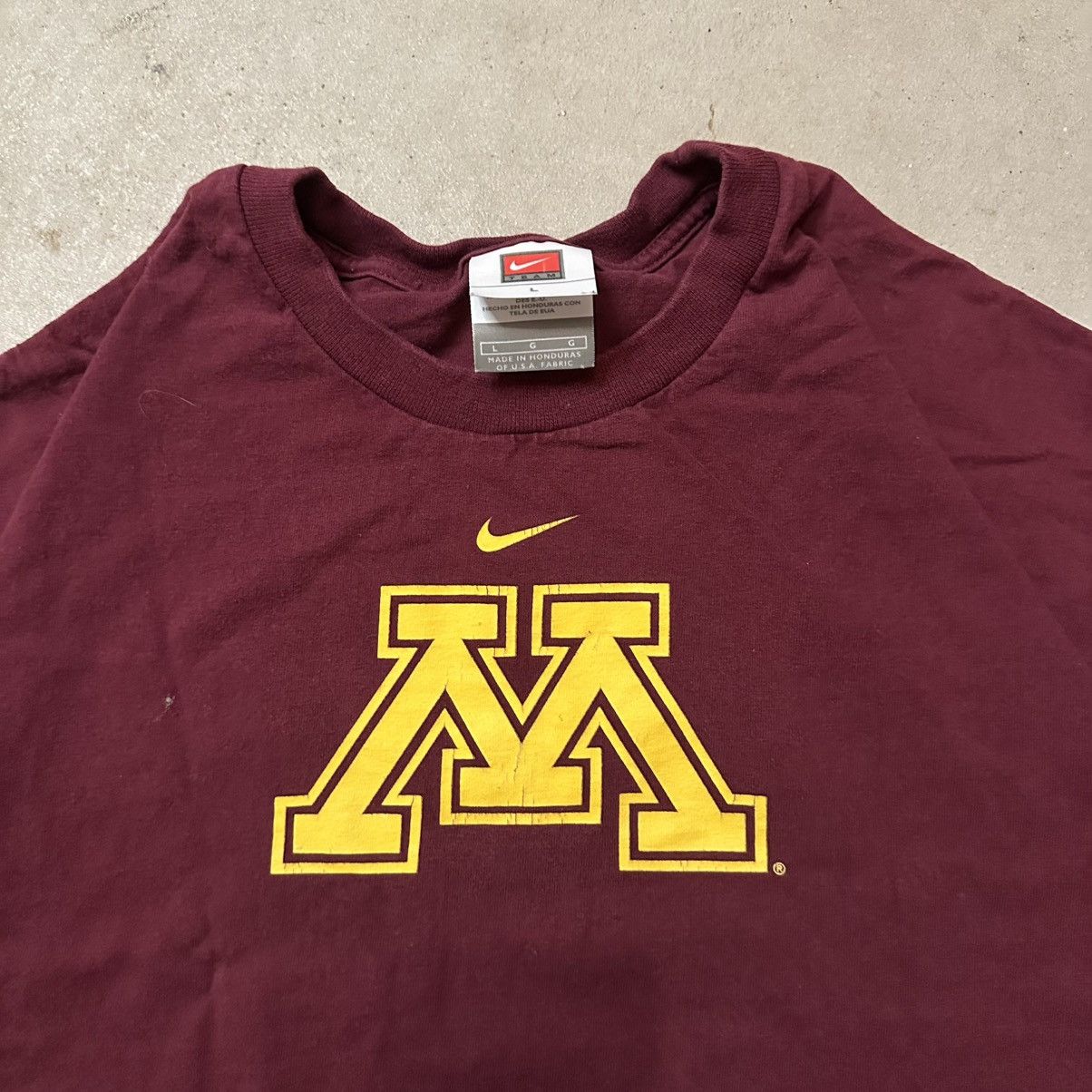 Nike Vintage Y2K Center Swoosh Nike Minnesota Gophers T-Shirt Size US L / EU 52-54 / 3 - 3 Thumbnail