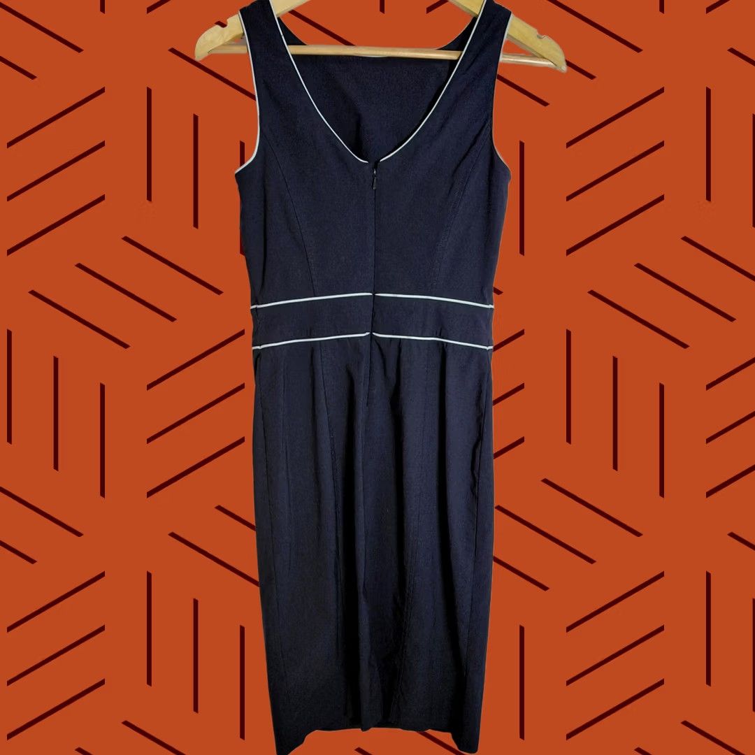 Express EXPRESS STRETCH Navy Dress Solid Sleeveless Knee Length Women Size 4 Size S / US 4 / IT 40 - 1 Thumbnail