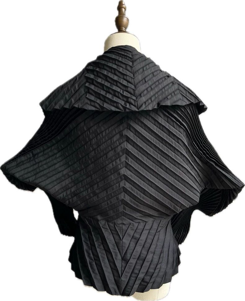 Issey Miyake Issey Miyake size:2 Black mainline transformable coat Size S / US 4 / IT 40 - 4 Thumbnail