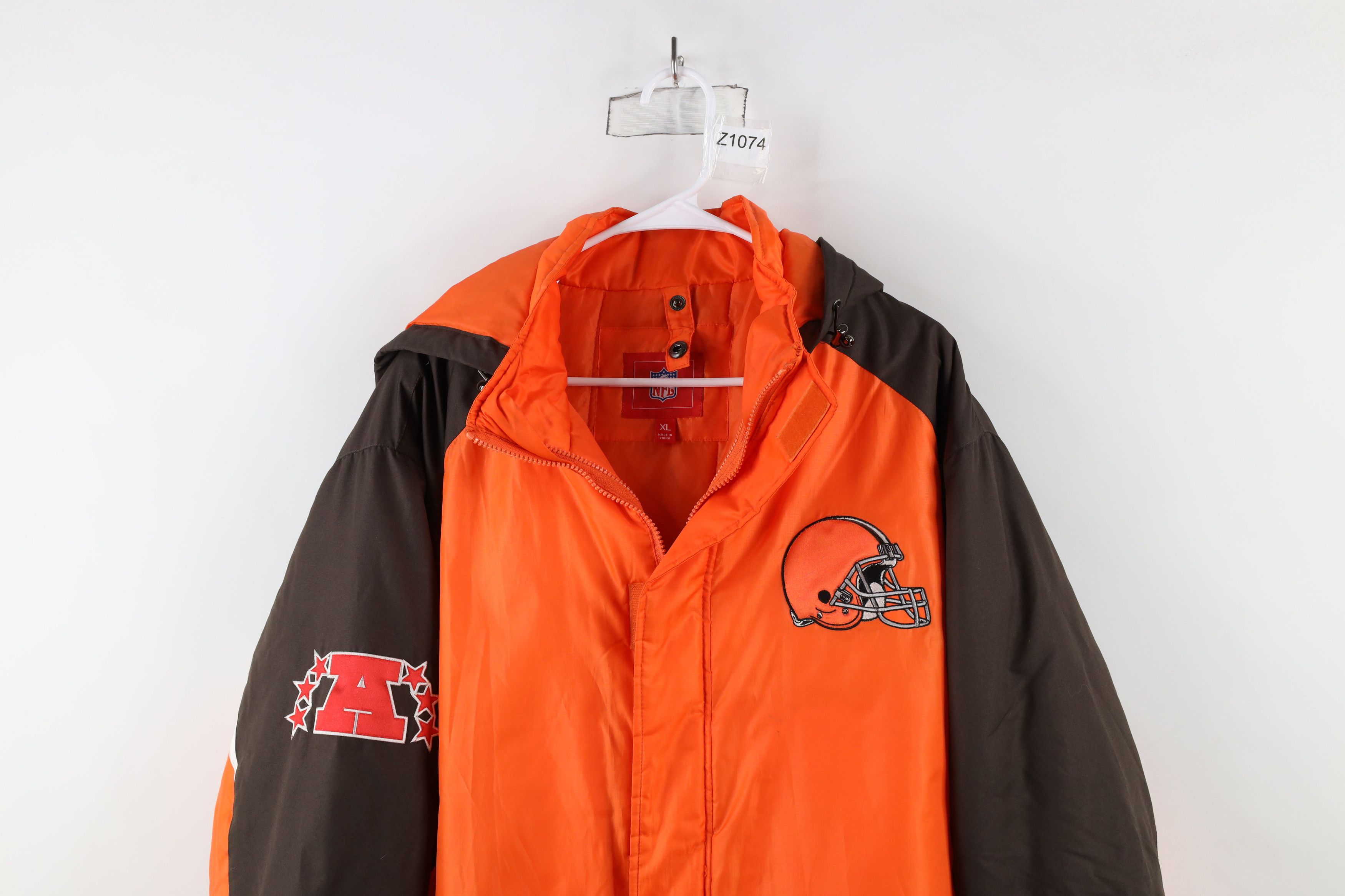 Vintage Vintage 90s Cleveland Browns Football Hooded Jacket Size US XL / EU 56 / 4 - 2 Thumbnail