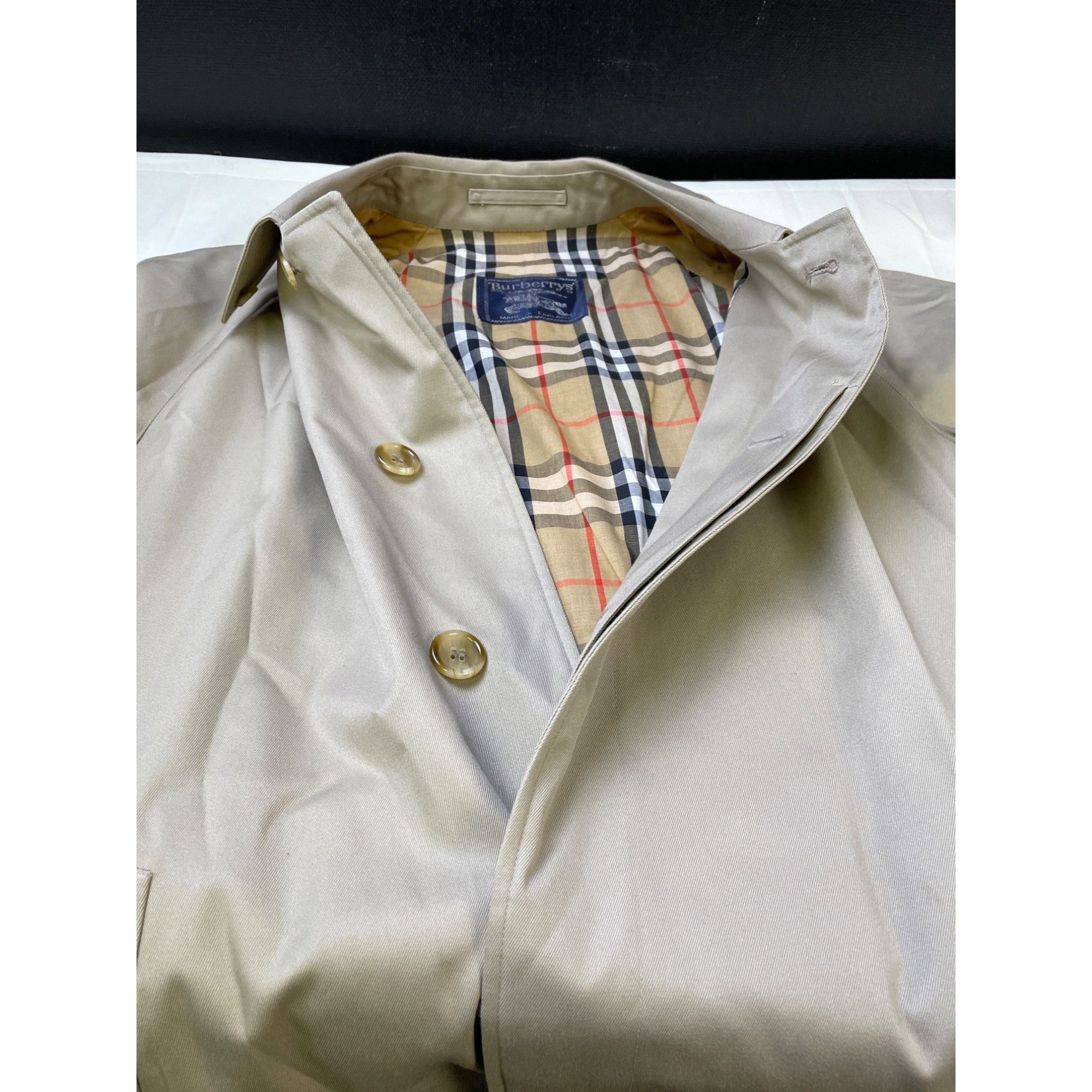 Burberry Burberrys Men's Tan Trench Coat 48 Reg SKU 6036 Size US M / EU 48-50 / 2 - 6 Thumbnail