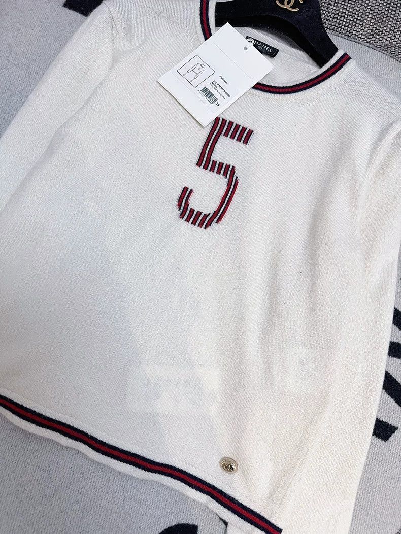 Chanel Chanel Beige Number 5 Cashmere Sweater Size M / US 6-8 / IT 42-44 - 3 Thumbnail