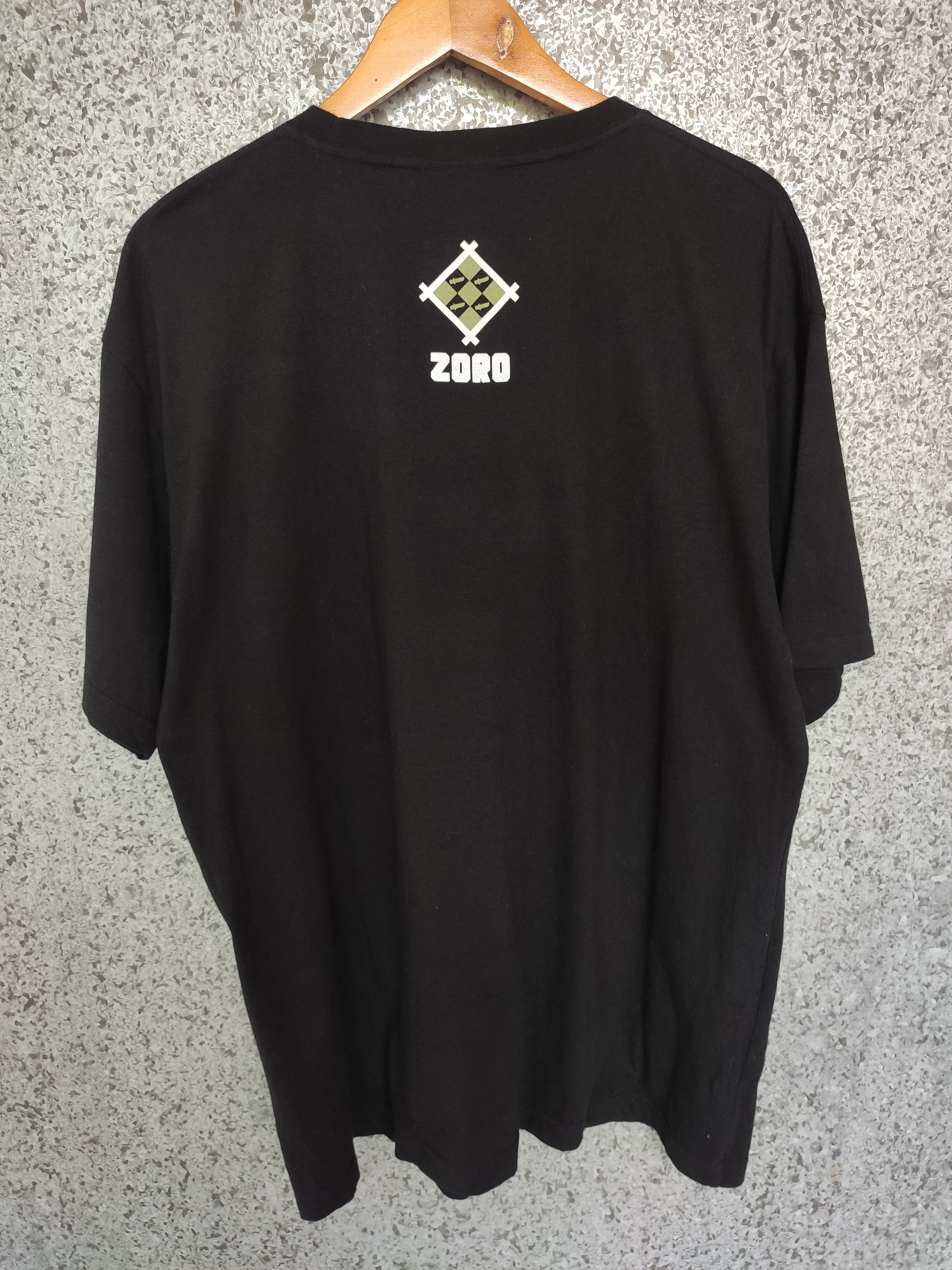 Anime Vintage One piece t shirt Zoro Size US XL / EU 56 / 4 - 5 Thumbnail