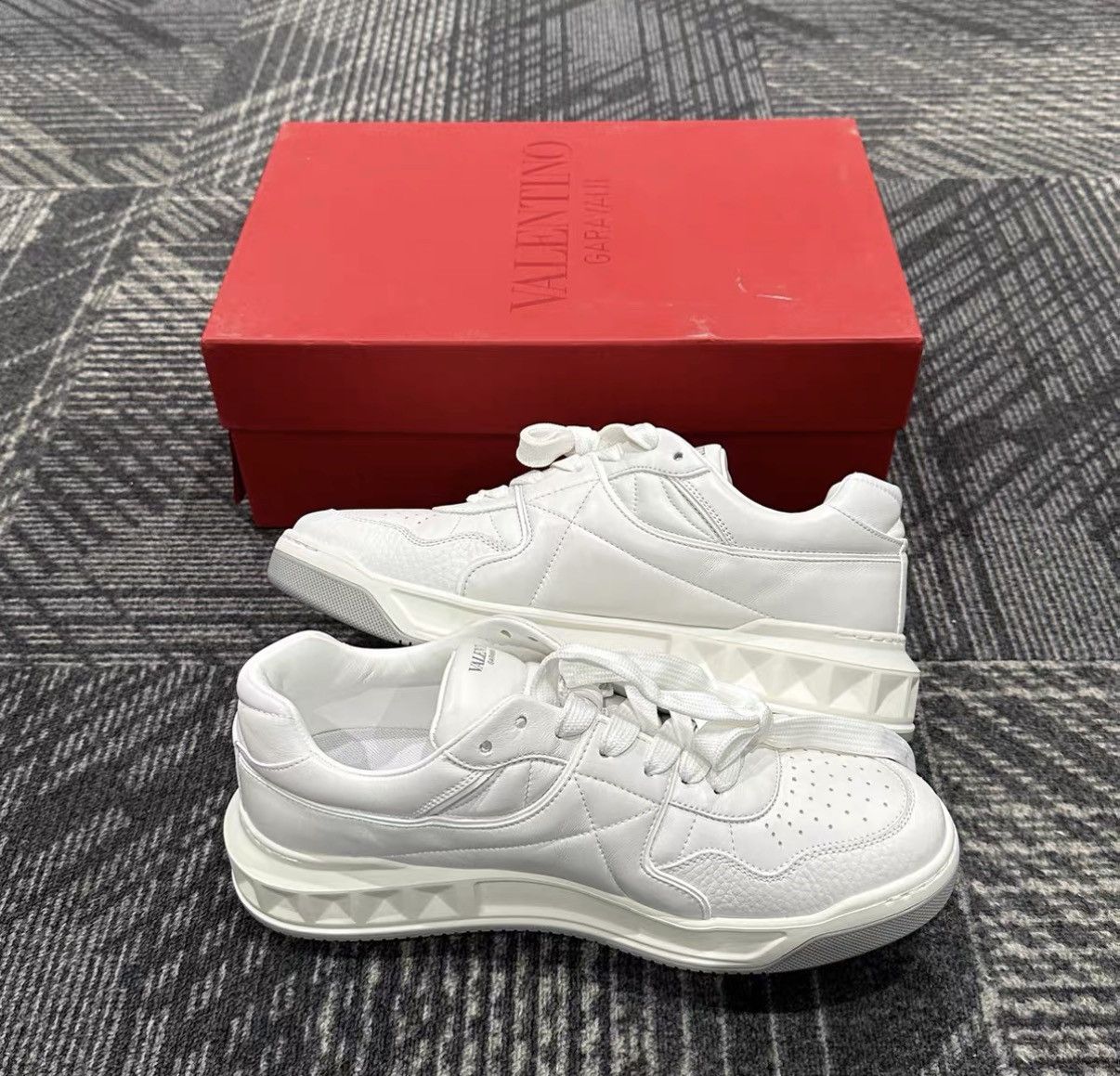 Valentino Valentino One Stud White Lambskin Sneakers J42 Size US 8.5 / EU 41-42 - 5 Thumbnail