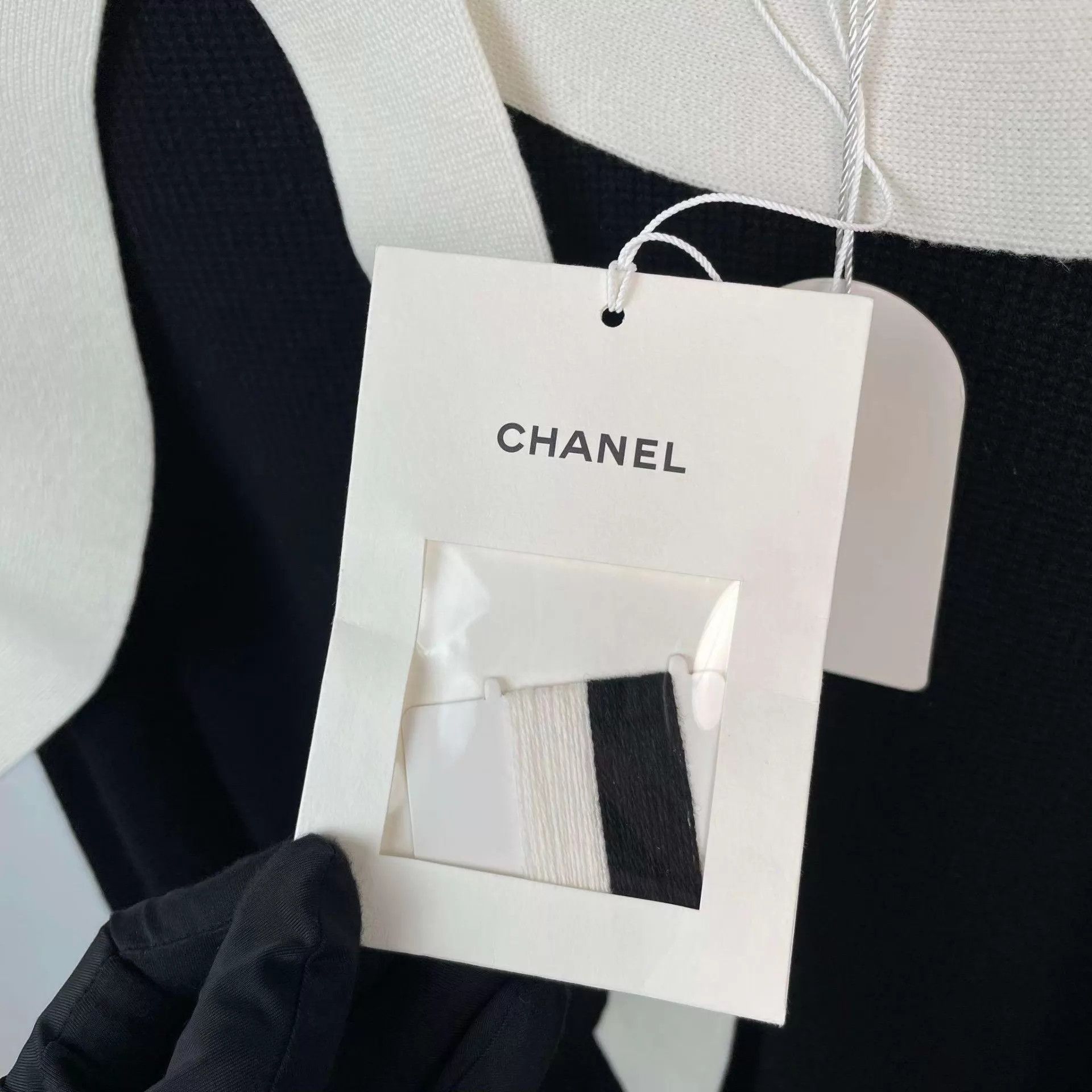 Chanel New 40 Black/White 3D bow long-sleeve knit dress Size M / US 6-8 / IT 42-44 - 3 Thumbnail