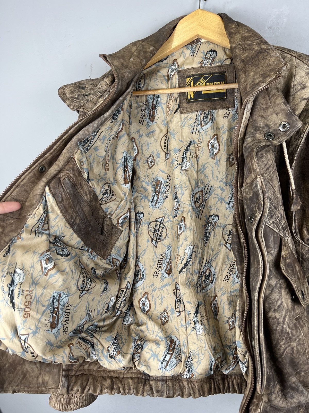 Vintage Vintage Multi pocket Camo Leather Jacket G2 style Size US L / EU 52-54 / 3 - 18 Thumbnail
