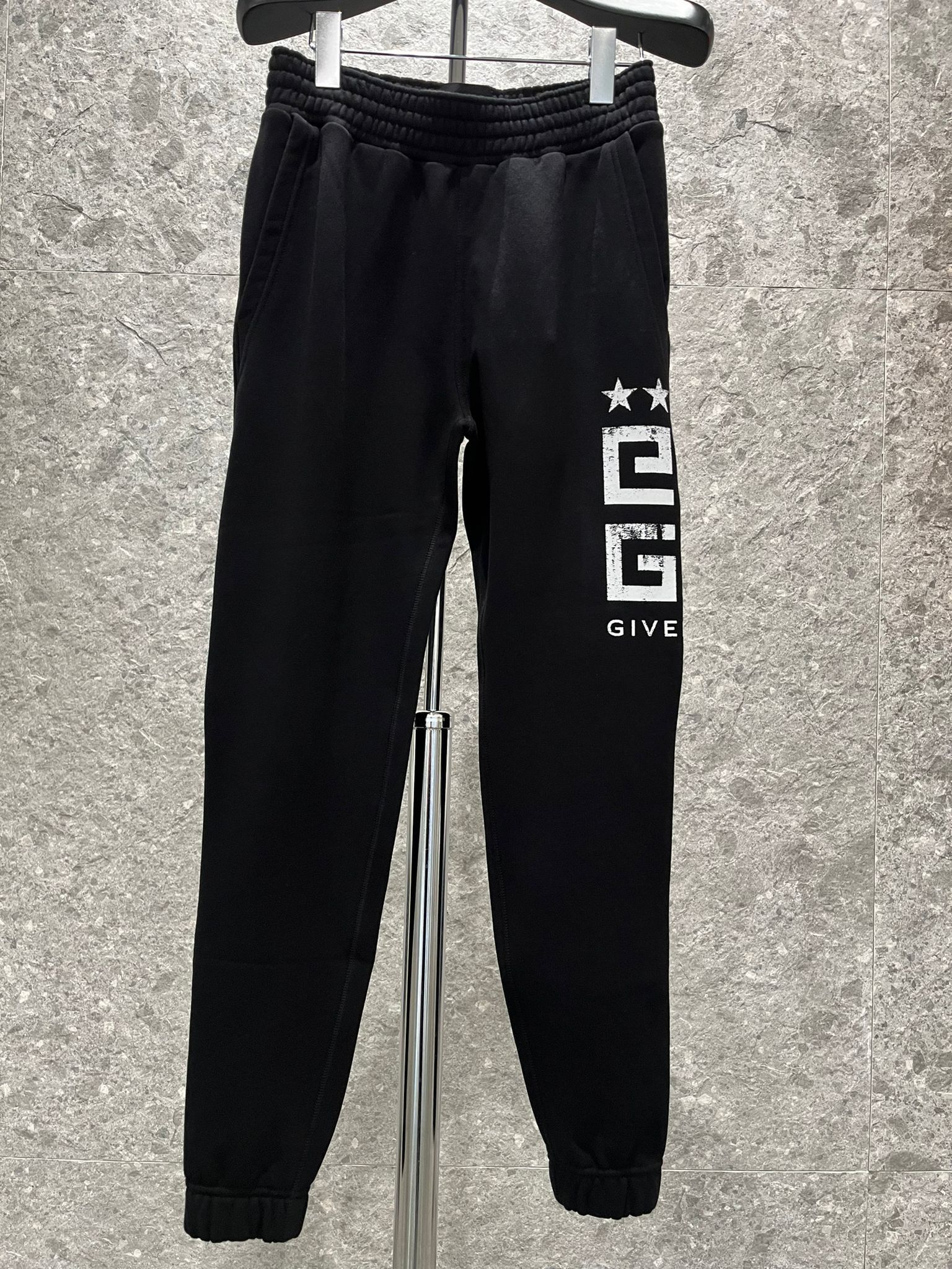 Givenchy oc11z0725 Jogging Pant in Black Size US 28 / EU 44 - 1 Thumbnail