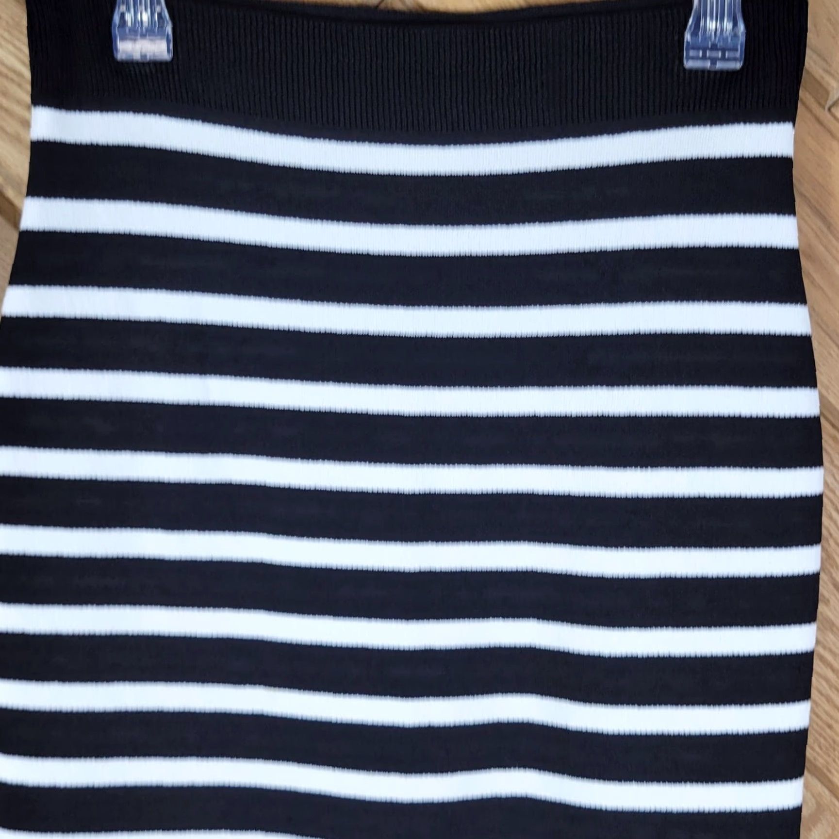 Vintage Rachel Roy Loves Knit Pencil Skirt Striped Black White Size M Women Skirt Knee Length Knit Pencil Style XS? Size 32" / US 10 / IT 46 - 2 Thumbnail