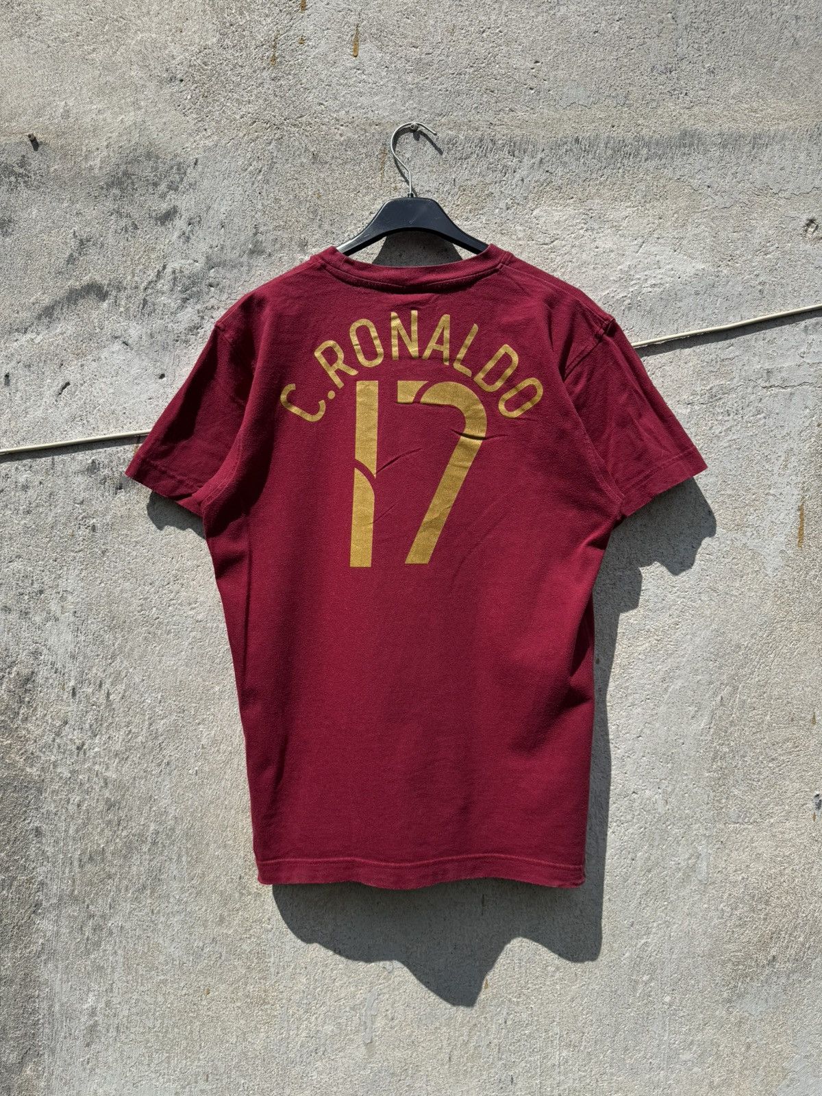 Nike Y2K Nike Cristiano Ronaldo Portugal #17 Fan Tee Blokecore Size US S / EU 44-46 / 1 - 6 Thumbnail