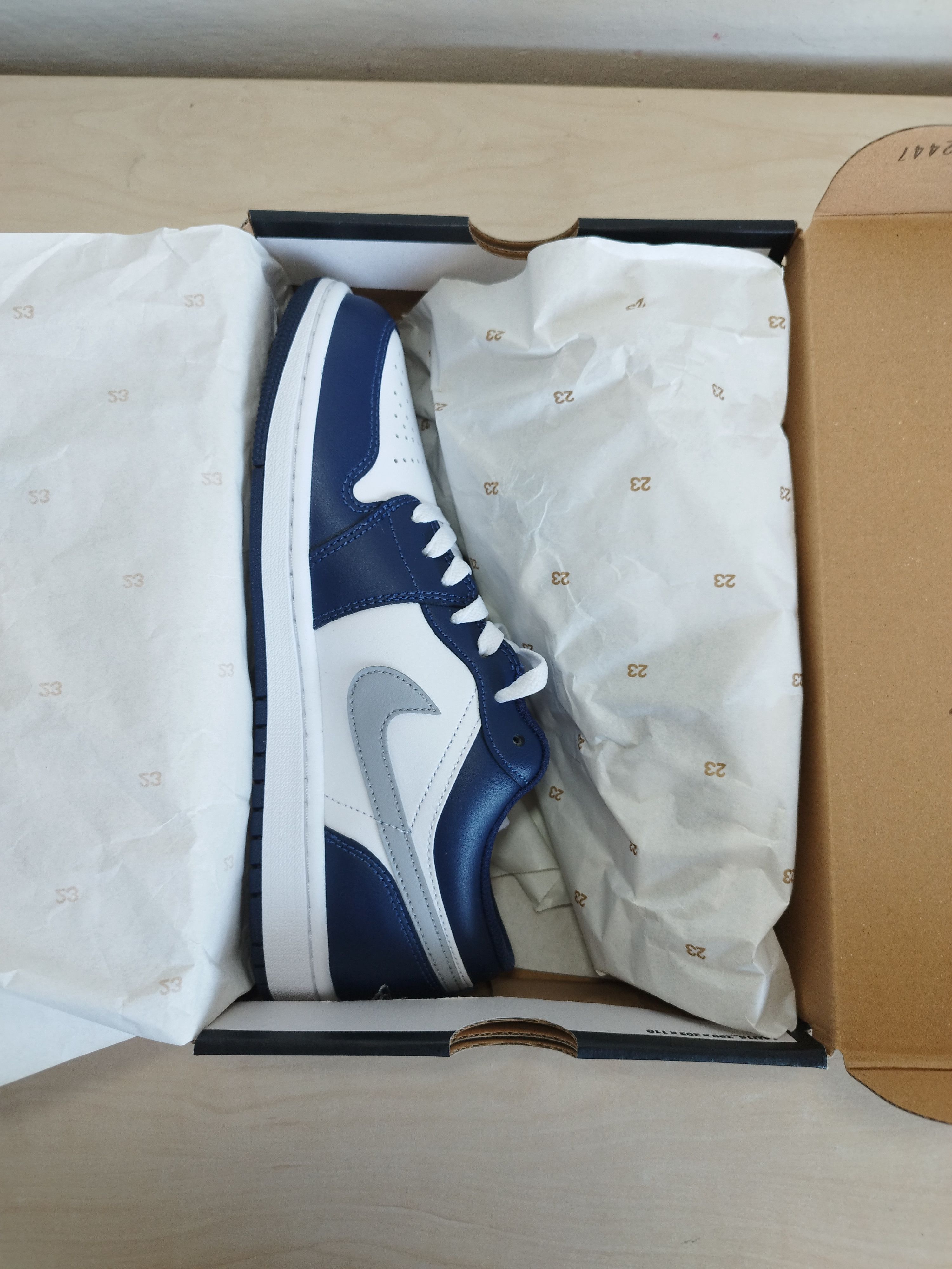 Nike AIR Jordan 1 Low Size US 9 / EU 42 - 1 Thumbnail