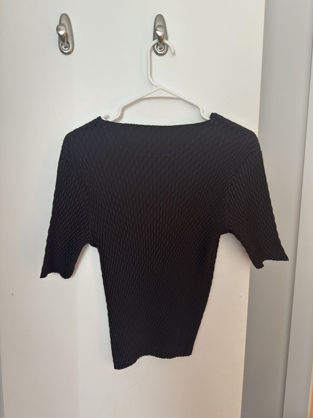 Issey Miyake Sleek Pleats Short Sleeve Top Size ONE SIZE - 2 Thumbnail