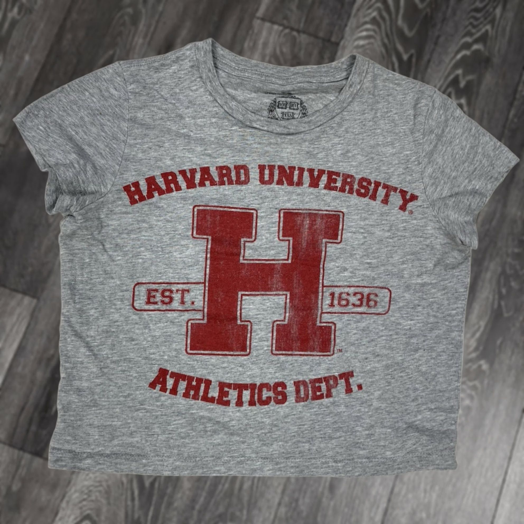 Logo 7 Harvard University Athletics Dept Crop Graphic T-shirt Women Small Gray Logo Red Size S / US 4 / IT 40 - 1 Thumbnail