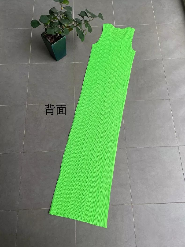 Issey Miyake Issey Miyake size:3 Fluorescent green pleated dress Size XS / US 0-2 / IT 36-38 - 3 Thumbnail