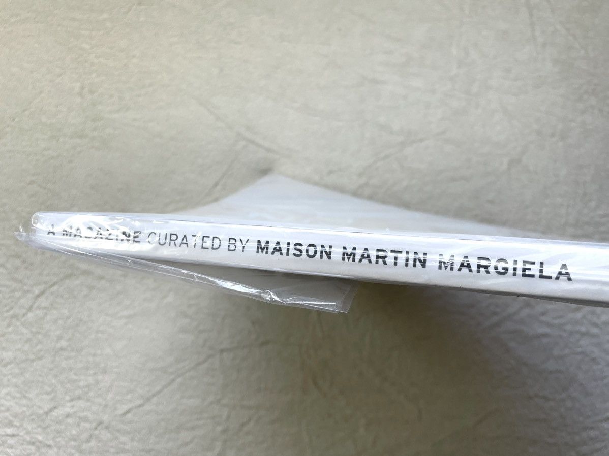 Maison Margiela A magazine curated by Maison Martin Margiela book Size ONE SIZE - 2 Thumbnail