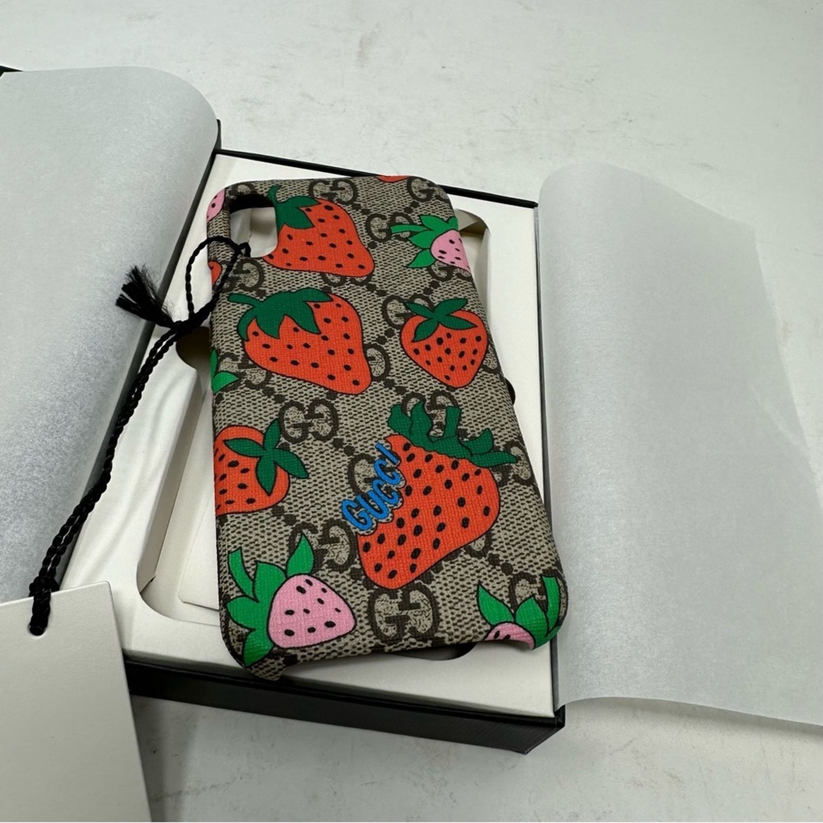 Gucci GUCCI GG Limited Edition Strawberry Supreme iPhone X/XS Case Size ONE SIZE - 9 Thumbnail
