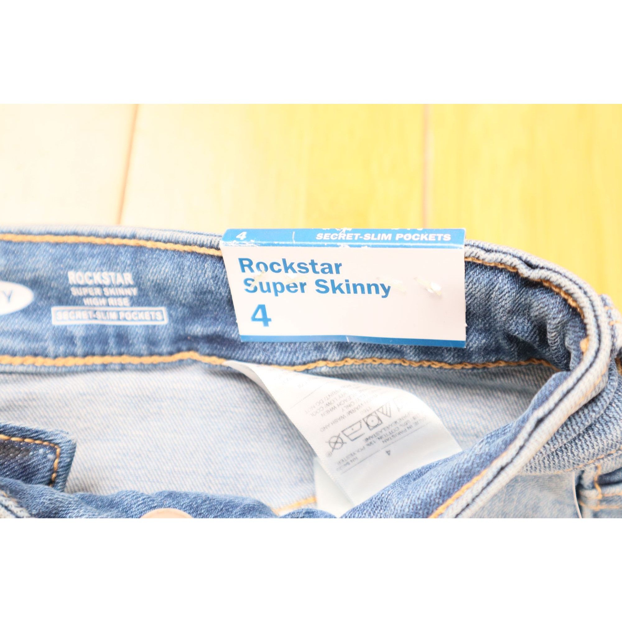 Old Navy Old Navy Rockstar Super Skinny High Rise Jeans Women’s Size Size 27" / US 4 / IT 40 - 5 Thumbnail