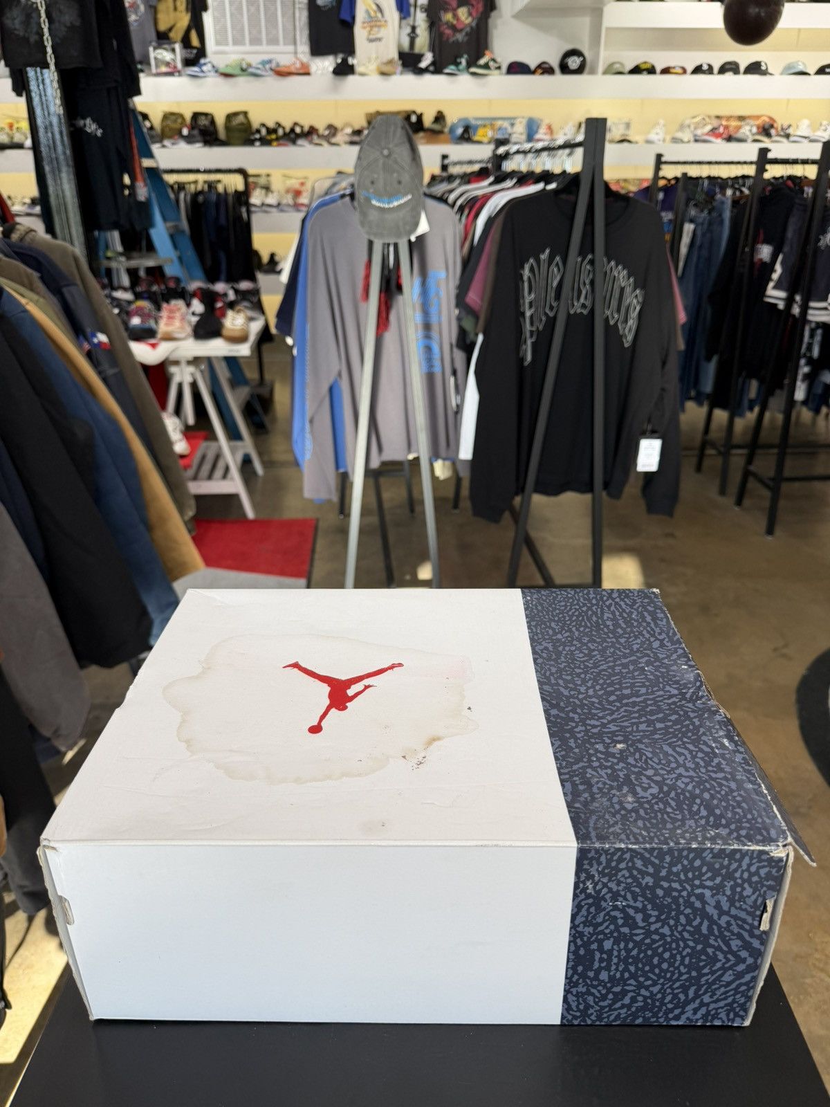 Jordan Brand Air Jordan 3 Fire Red Denim Size 10.5 (2020) Size US 10.5 / EU 43-44 - 16 Thumbnail