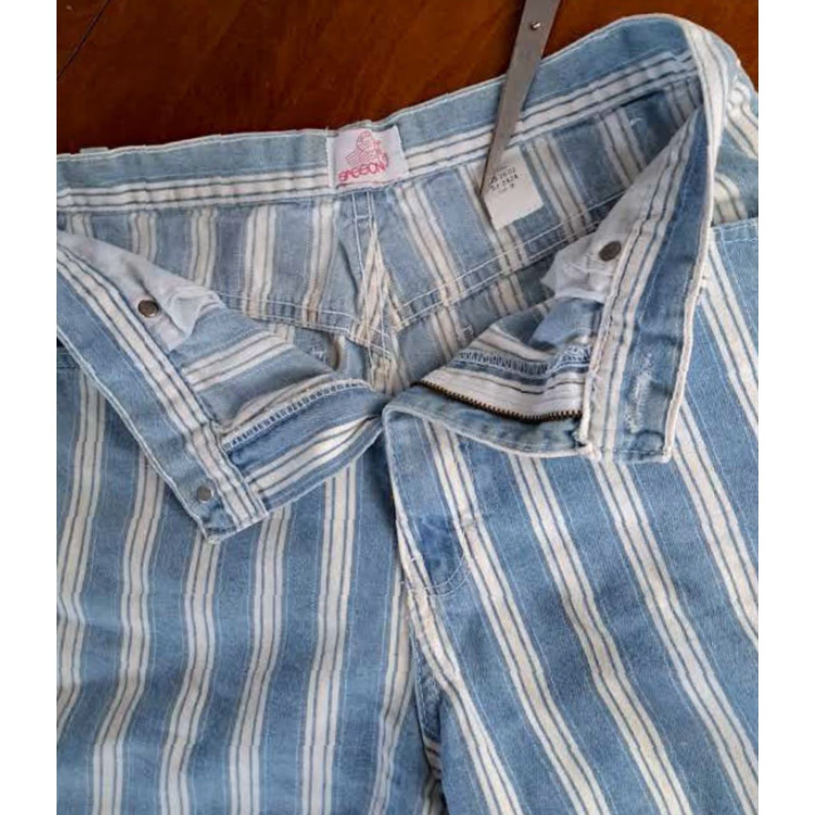 Vintage Sassoon Woman Bermuda Shorts USA Made Striped Blue 100% Cotton Size 9 Womens Casual Activewear Size 30" / US 8 / IT 44 - 6 Thumbnail