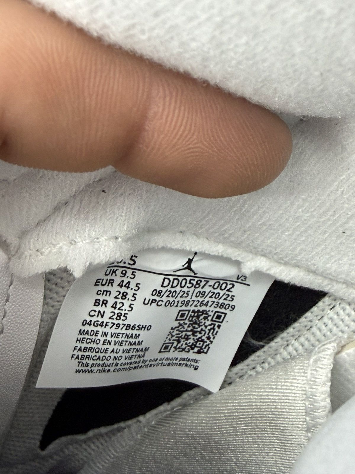 Jordan Brand Size 10.5 - Jordan 5 Retro Wolf Grey Size US 10.5 / EU 43-44 - 9 Thumbnail