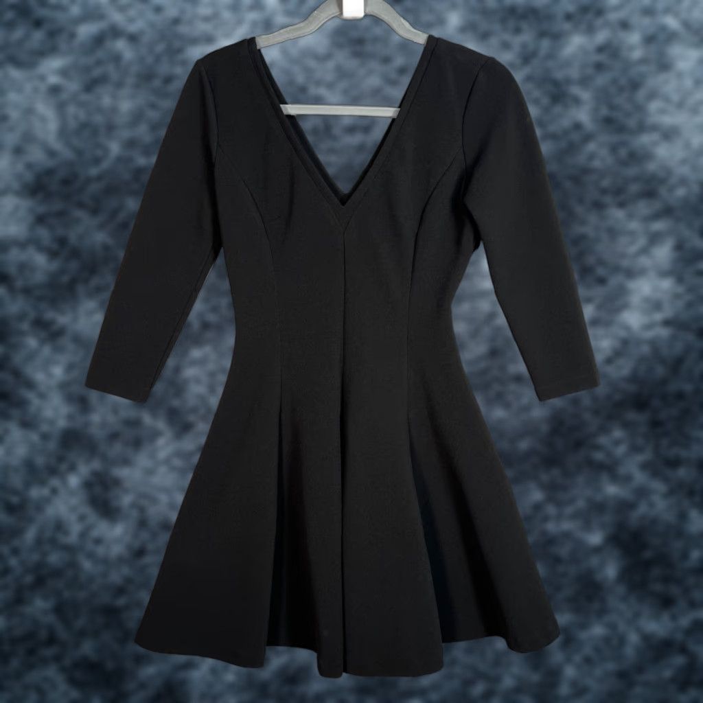 Club Monaco Womens V-Neck Black A-Line Dress 2 3/4 Sleeve Size 2 Solid Polyester Blend Party Cocktail Womens