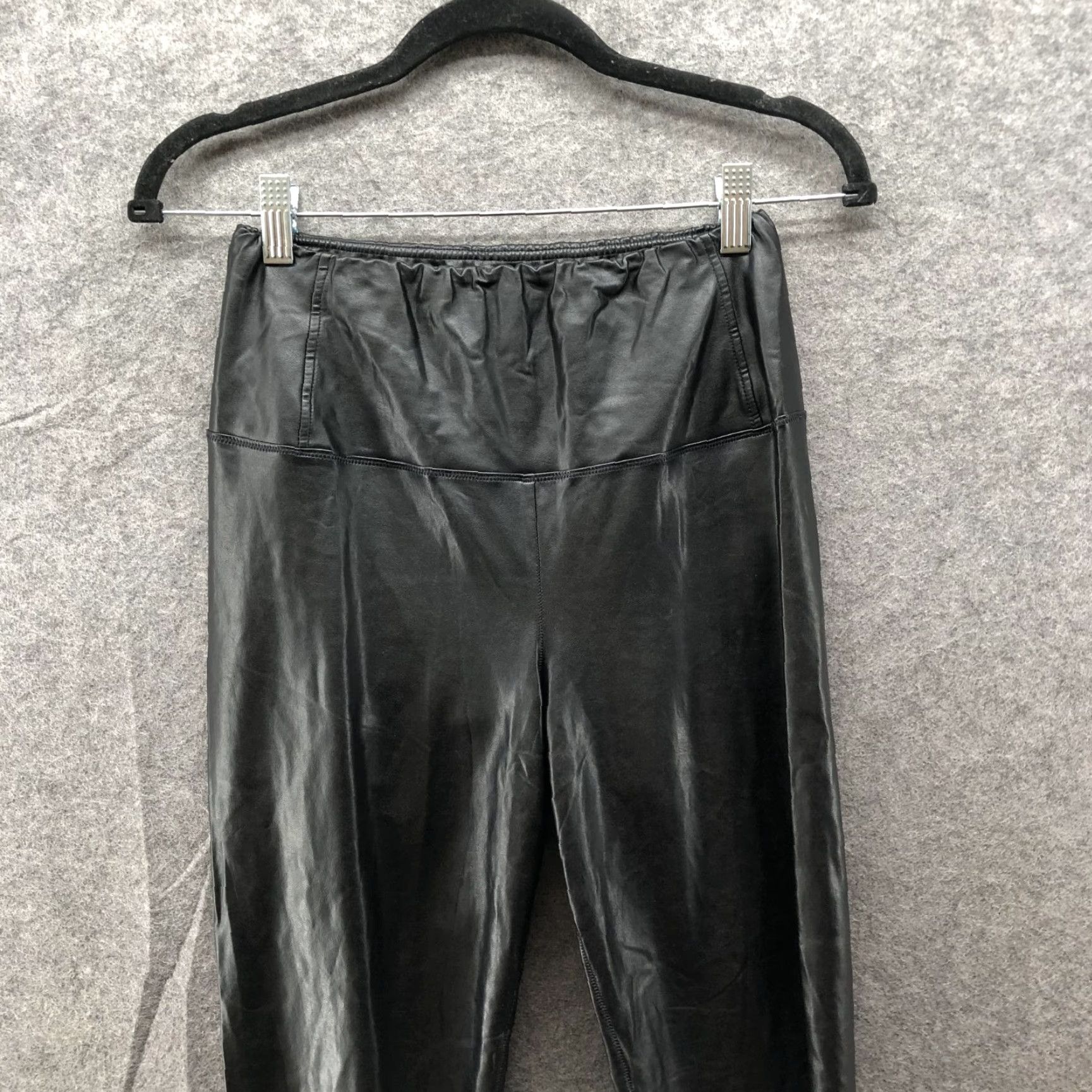 Aritzia VINTAGE? No. Wilfred Free Aritzia Daria Leggings Womens S Black Faux Leather Vegan Black Leggings City Modern 90s? (adjust not allowed) Size 28" / US 6 / IT 42 - 3 Thumbnail