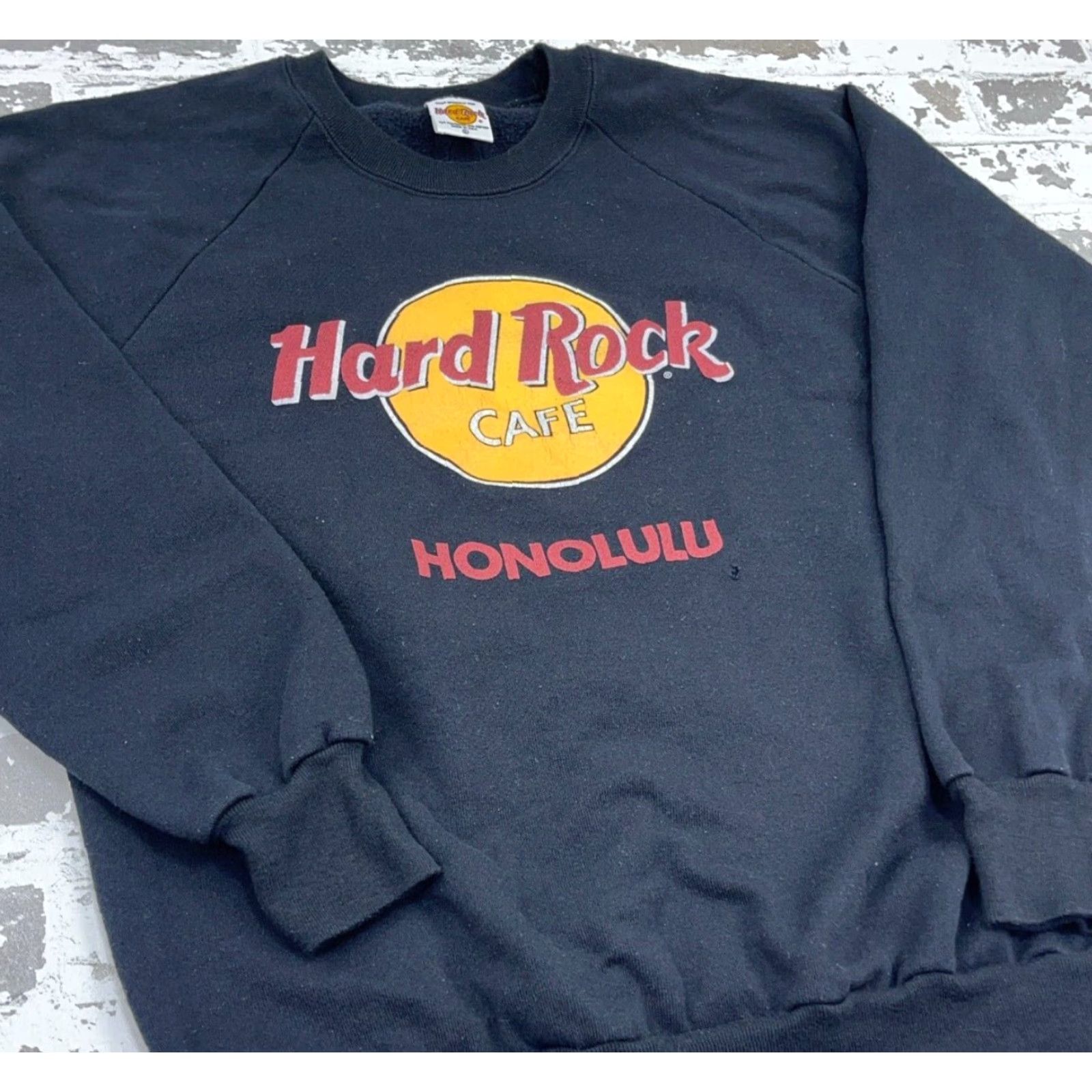 Hard Rock Cafe VINTAGE Hard Rock Cafe Sweatshirt Men L Black Crew Neck 90s Honolulu Hawaii Graphic Print Embroidered Logo Size US L / EU 52-54 / 3 - 4 Thumbnail