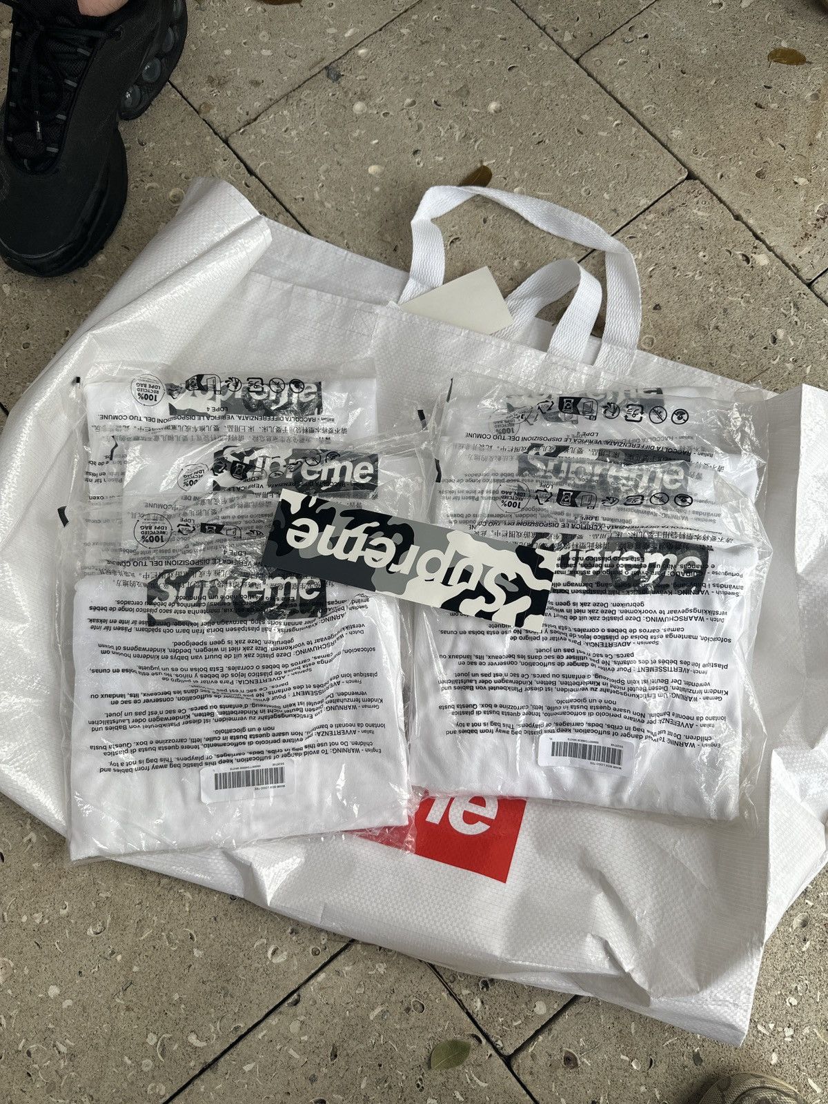 Supreme Supreme Miami box logo tee Size US XL / EU 56 / 4 - 1 Thumbnail