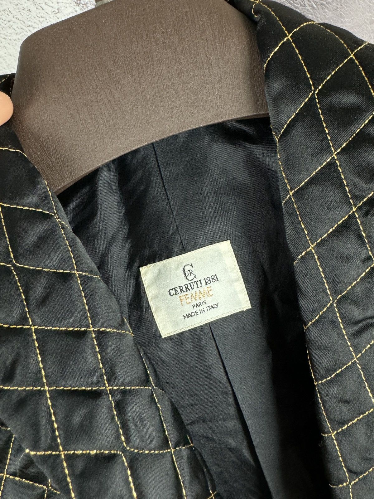 Cerruti 1881 Cerruti 1881 Femme Paris quilted black gold free blazer Size S / US 4 / IT 40 - 9 Thumbnail
