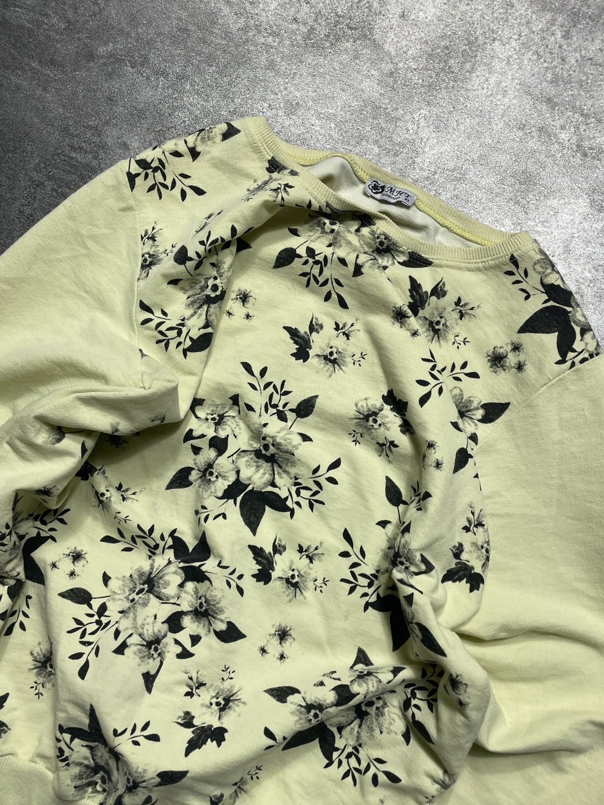 Vintage 🔥RARE🔥Vintage Y2K Roses Sweatshirt Cozy Streetwear Hype Size S / US 4 / IT 40 - 2 Thumbnail