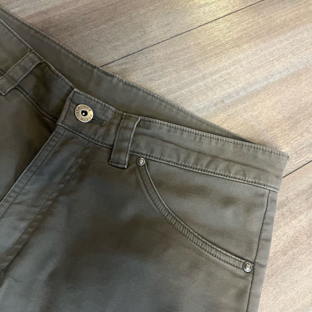 The North Face North Face Grey/Green Athletic Casual Shorts Men 32 Size US 32 / EU 48 - 2 Thumbnail