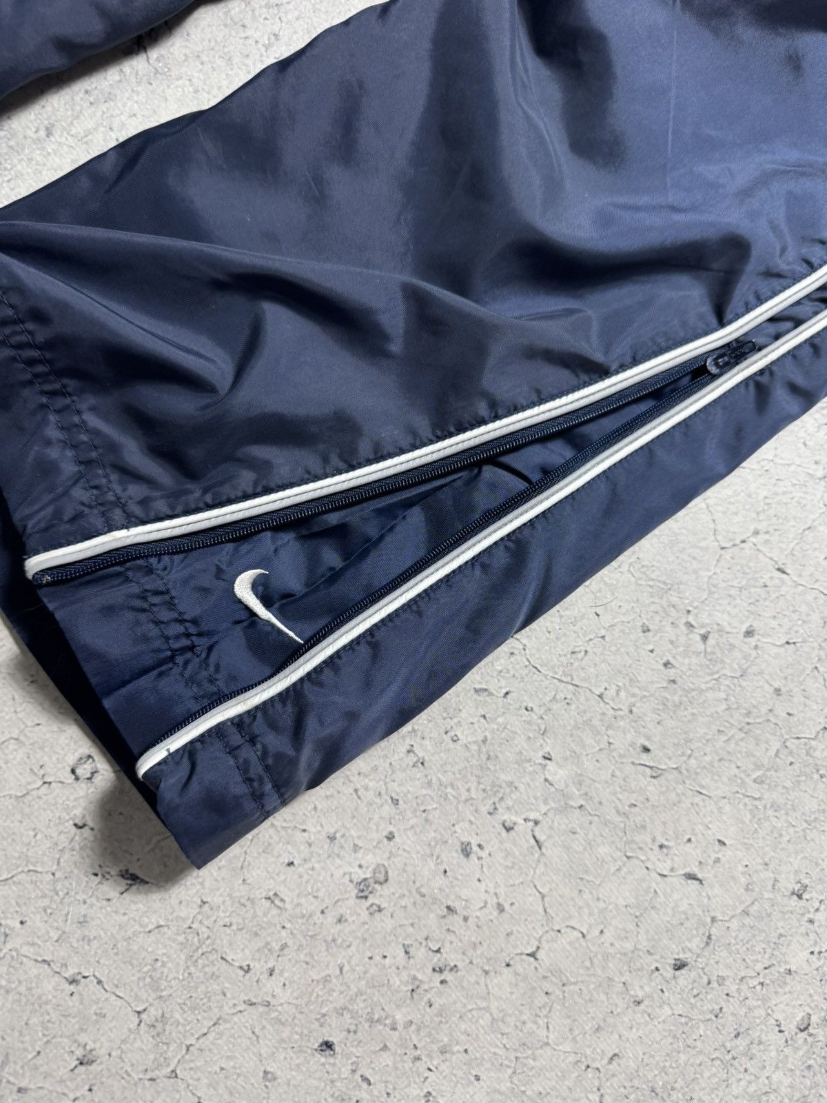 Nike Nike Vintage Nylon Track Pants Swoosh Drill Y2K Navy Size US 30 / EU 46 - 2 Thumbnail