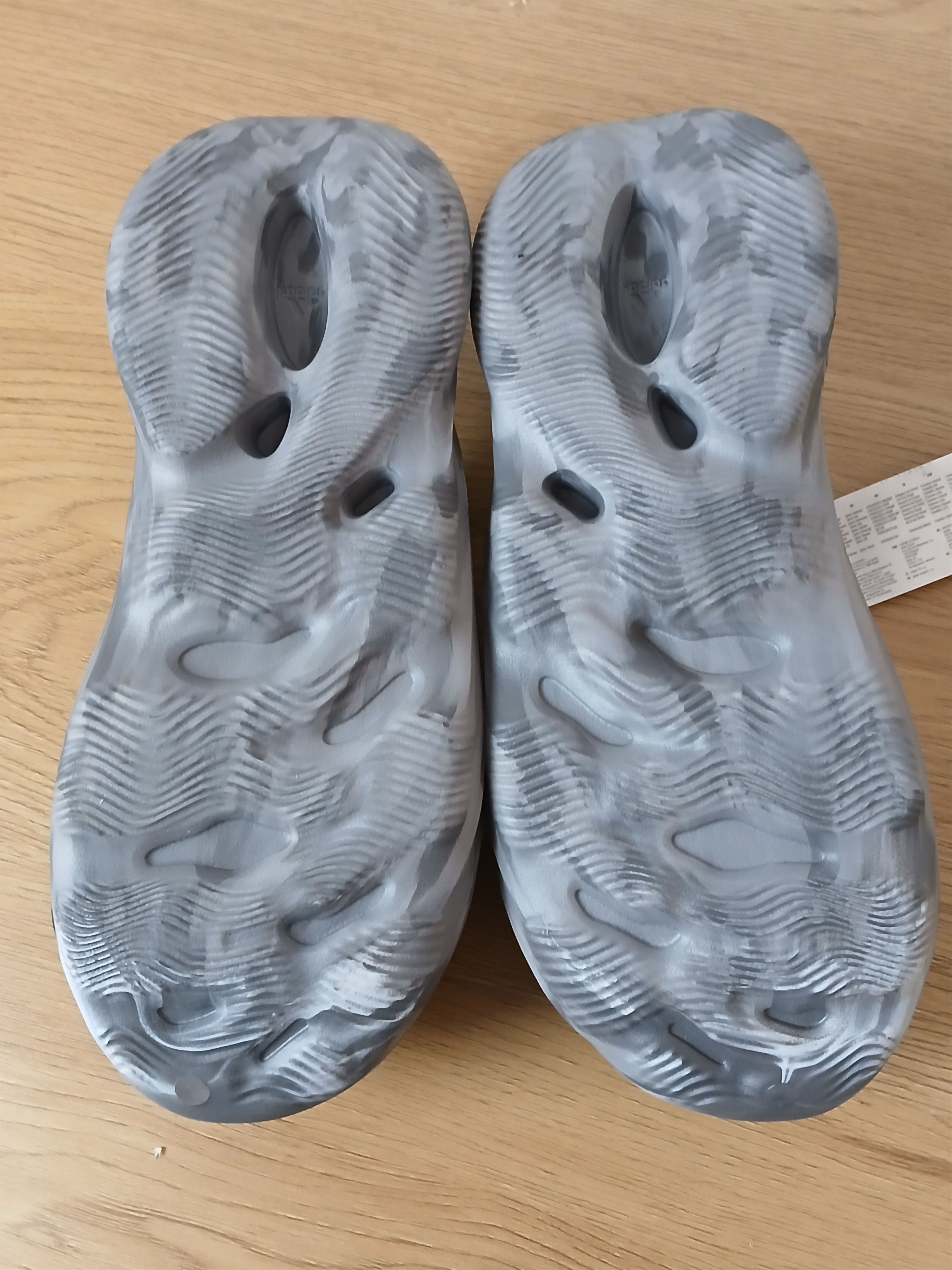 Adidas New Adidas Yeezy Foam Runner Size US 11 / EU 44 - 7 Thumbnail